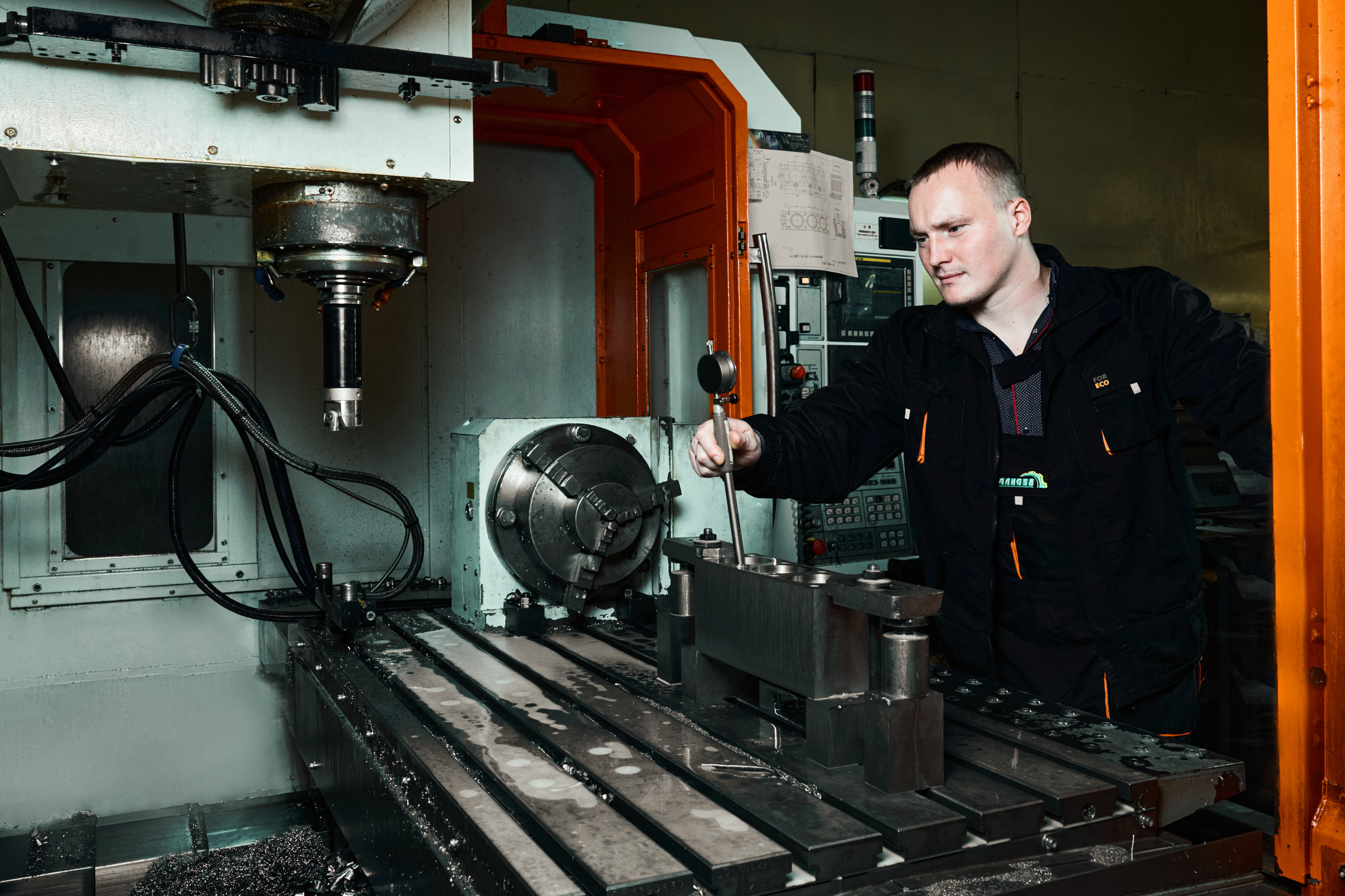 Рекламная съемка оборудования для компании "Алиста" Фото станков