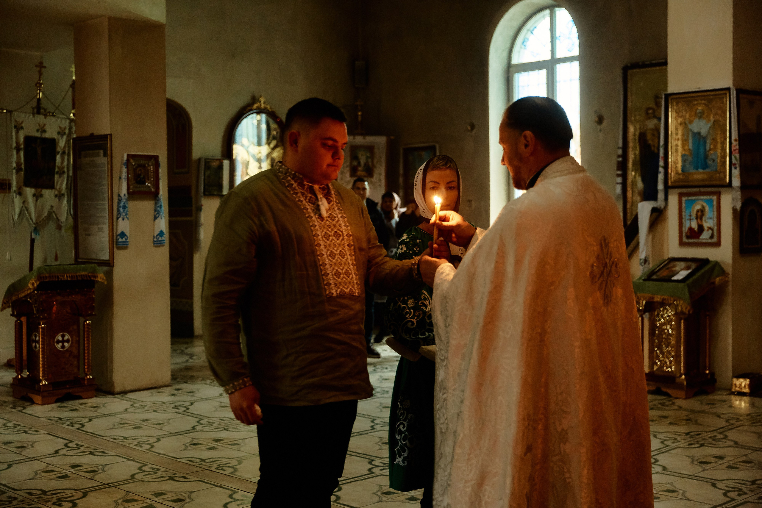 Зйомка хрестин у Дніпрі. Найкращі моменти цього таїнства