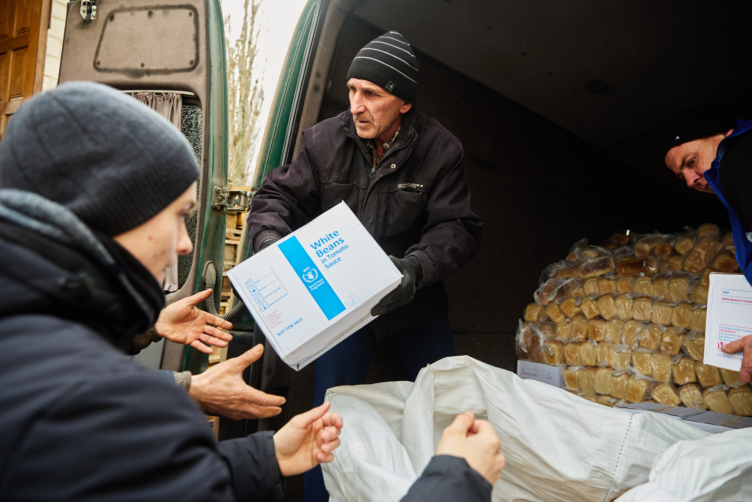 Високопілля. Херсонська область. Видача гуманітарної допомоги