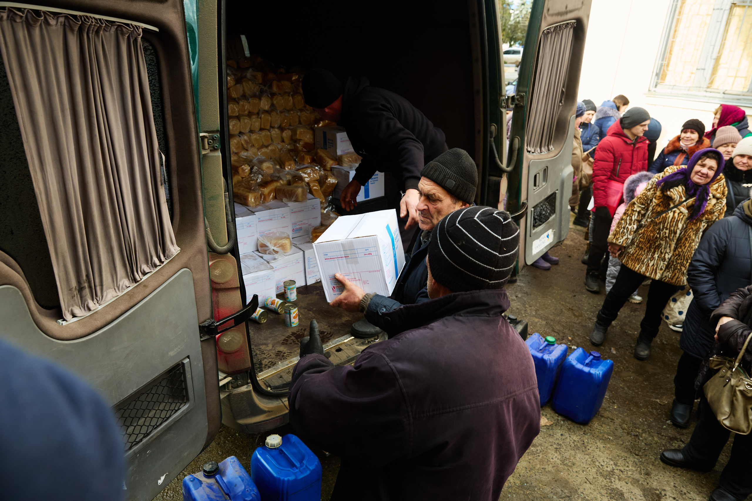 Високопілля. Херсонська область. Видача гуманітарної допомоги