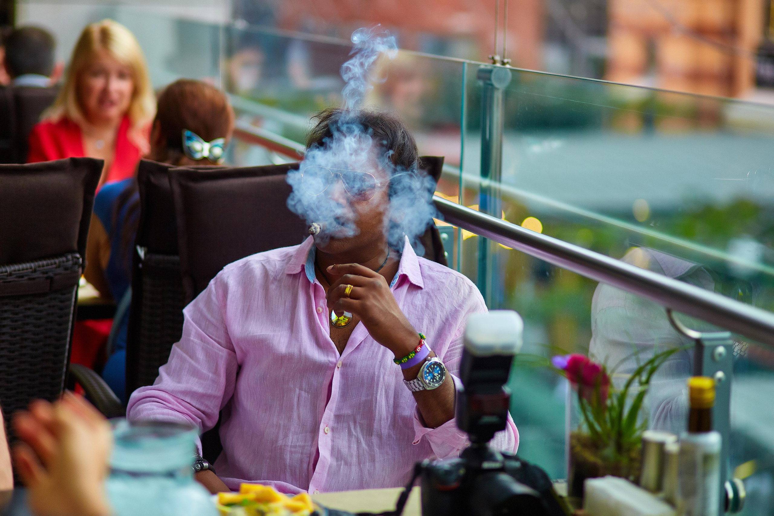 Фотосессія У Ресторані. Сигарна Вечірка