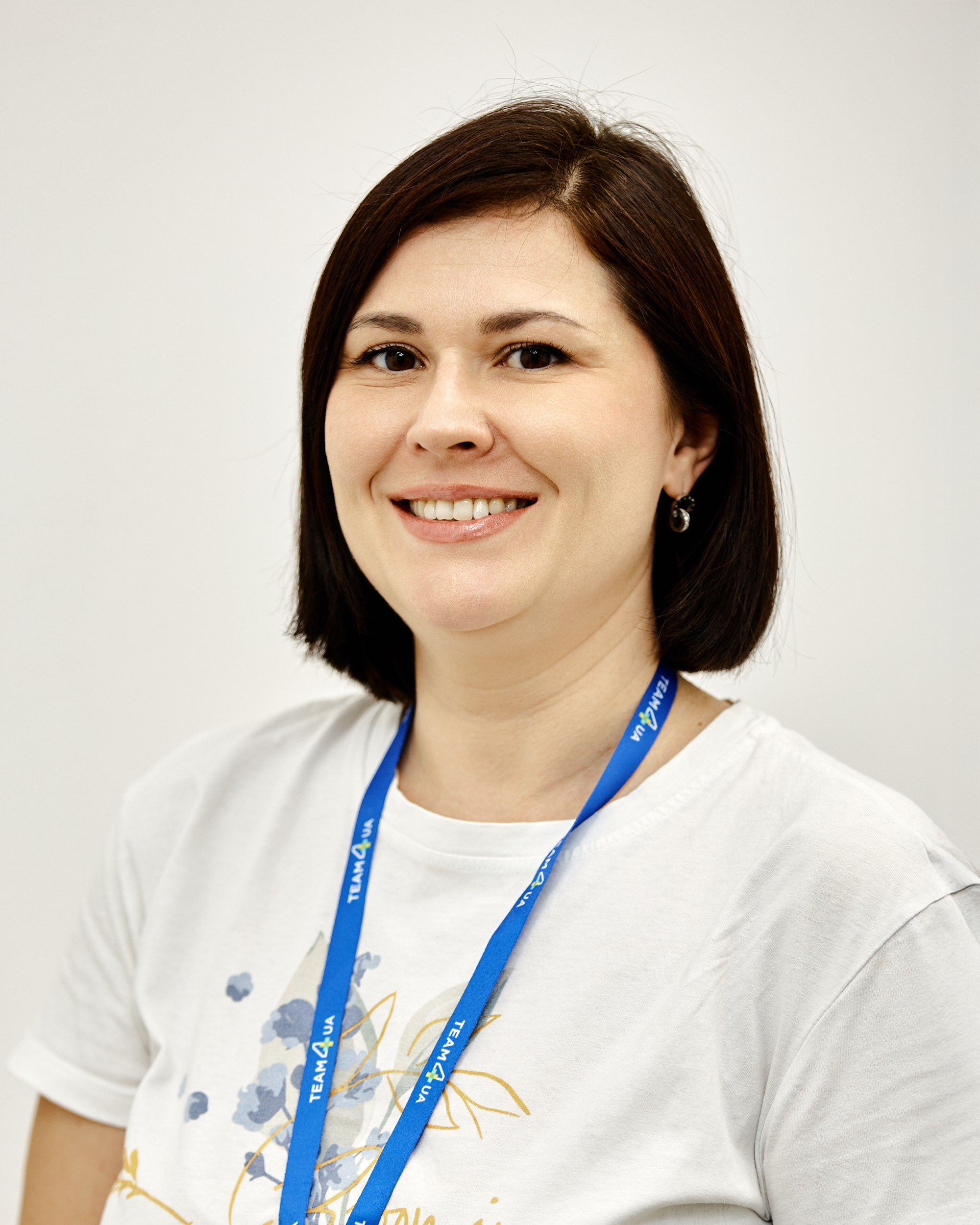 Бизнес портреты для сайта компании на белом фоне