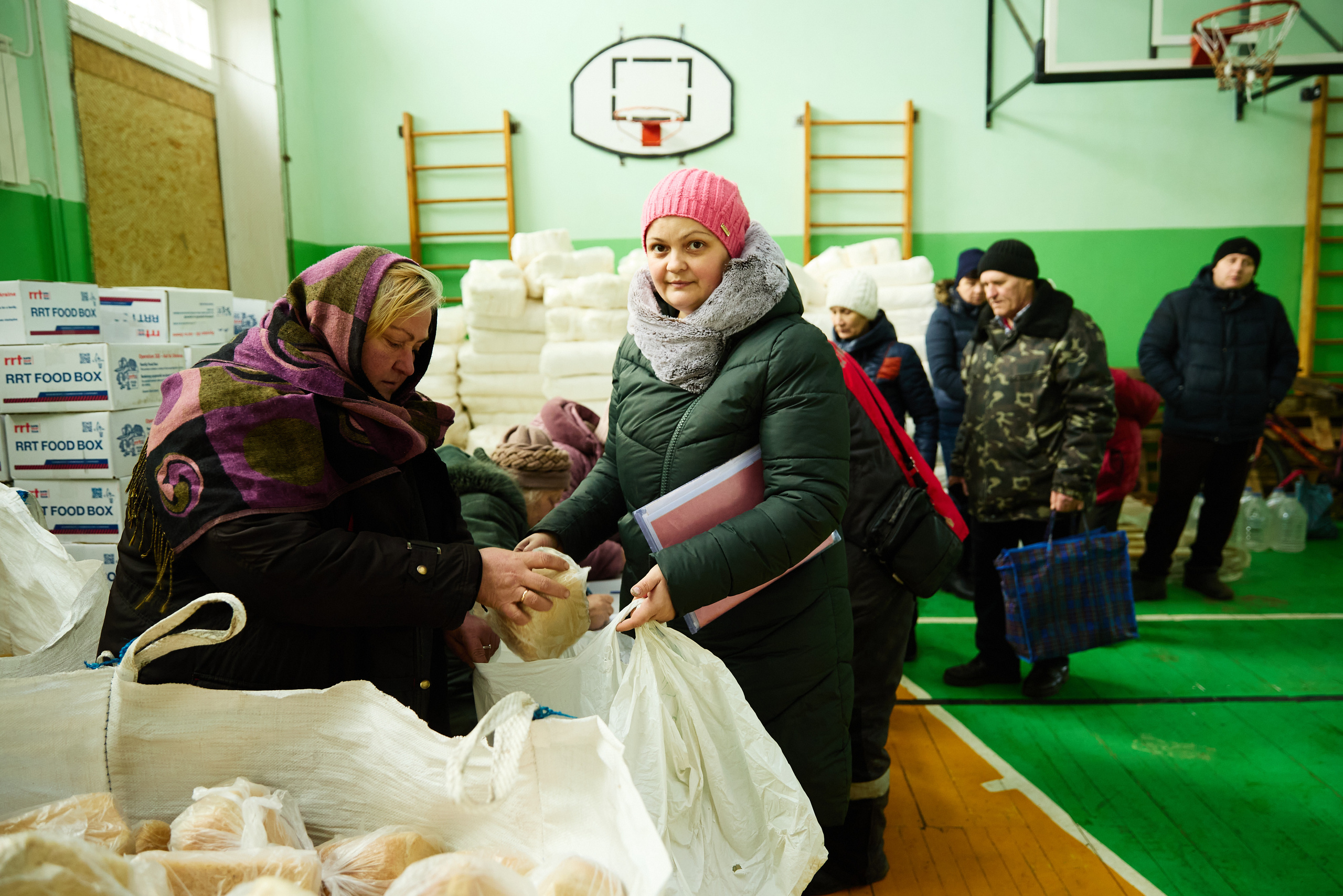 Високопілля. Херсонська область. Видача гуманітарної допомоги
