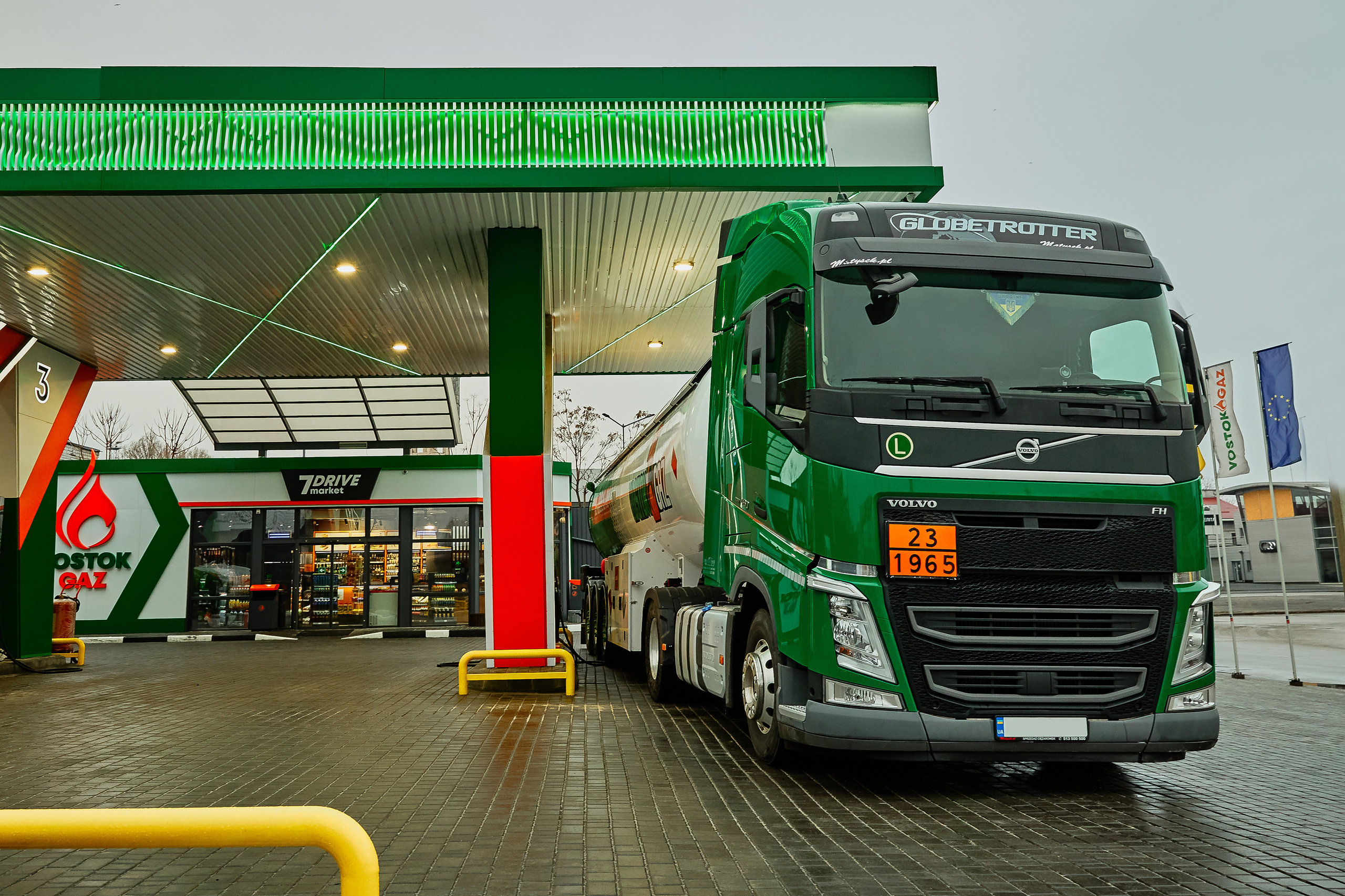 Фотосессия брендированного бензовоза для сети АЗС «Восток Газ»