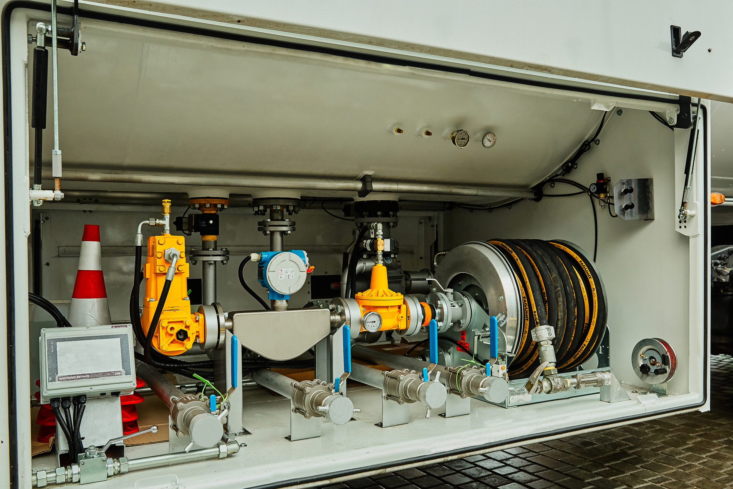 Фотосессия брендированного бензовоза для сети АЗС «Восток Газ»