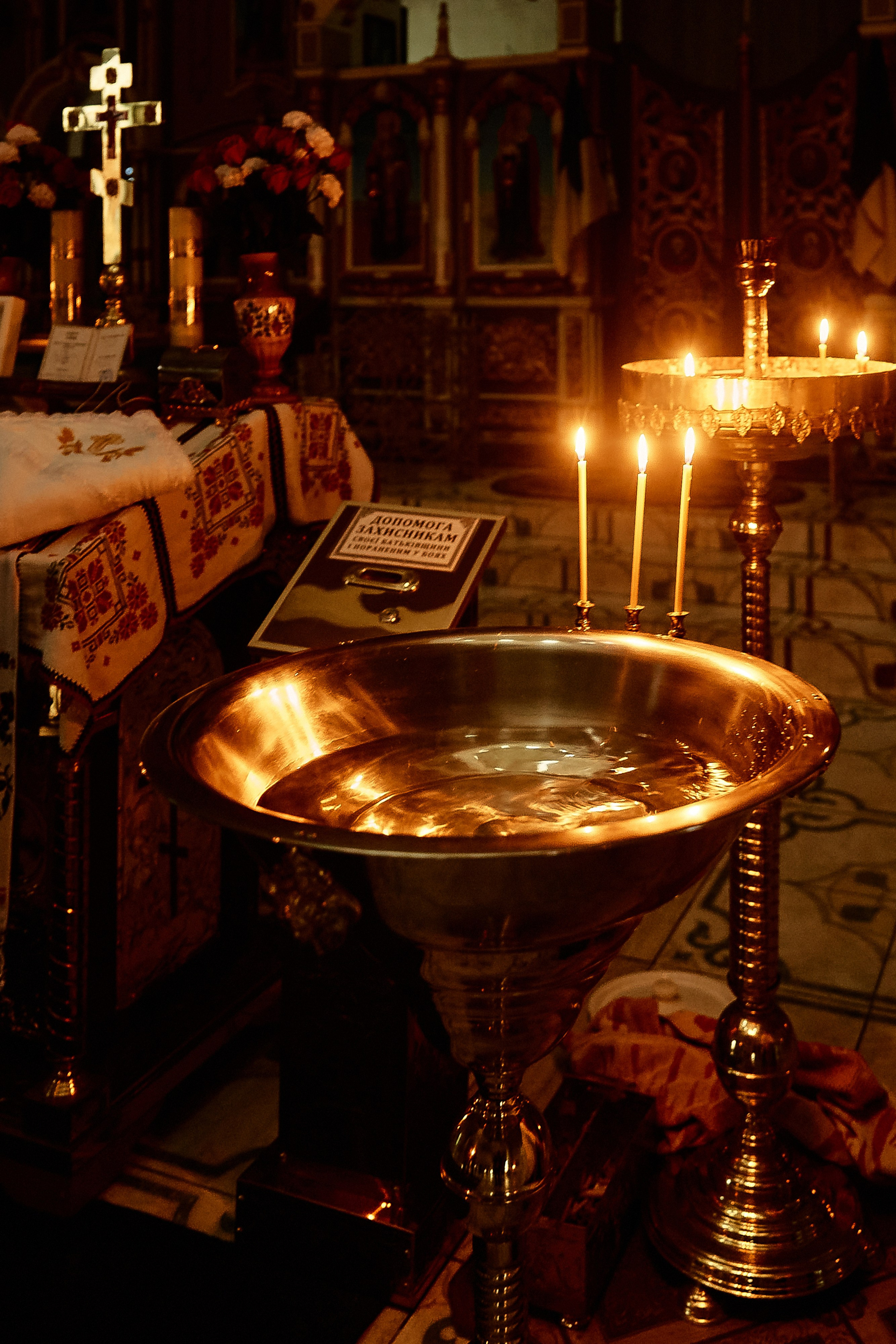 Зйомка хрестин у Дніпрі. Найкращі моменти цього таїнства