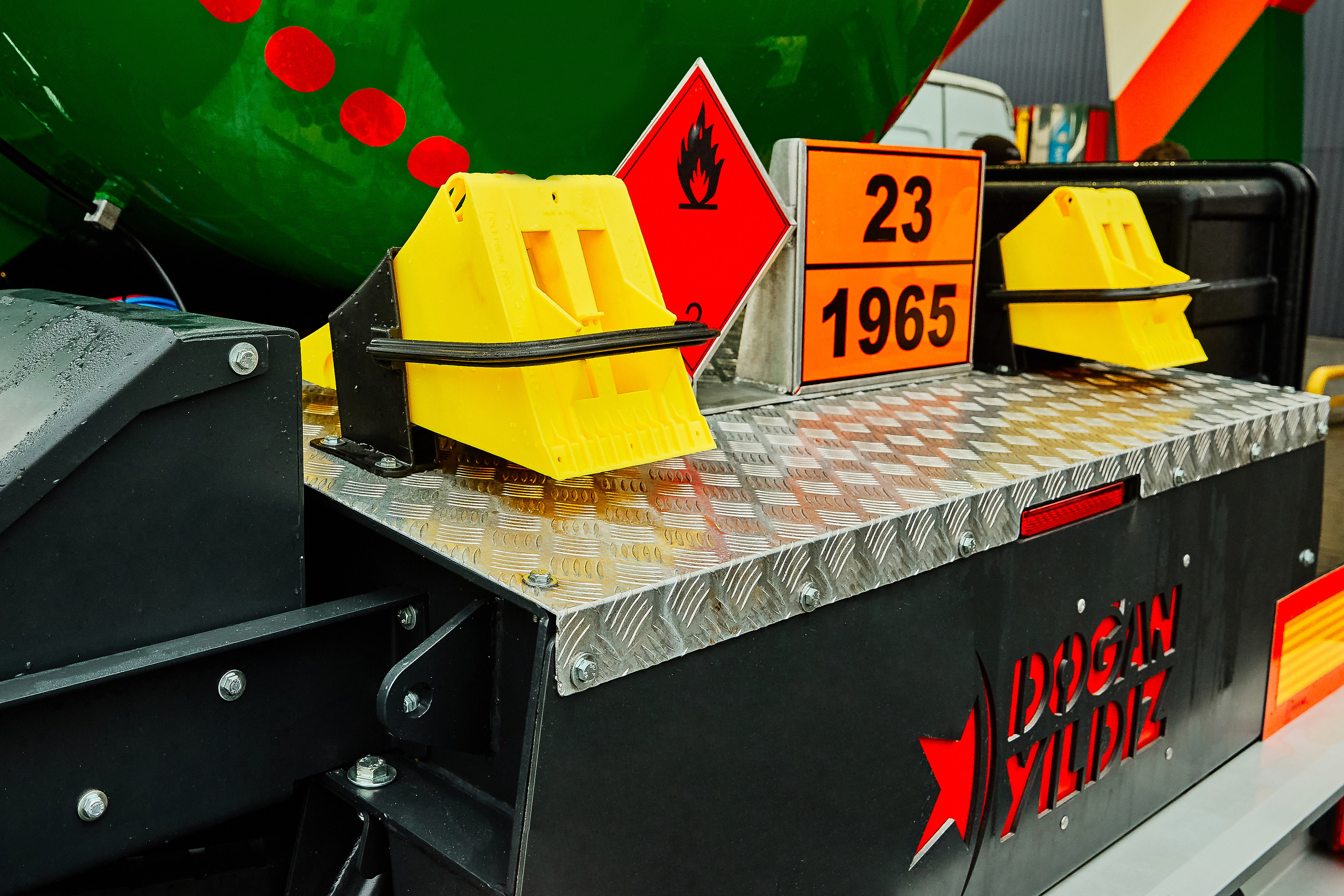 Фотосессия брендированного бензовоза для сети АЗС «Восток Газ»