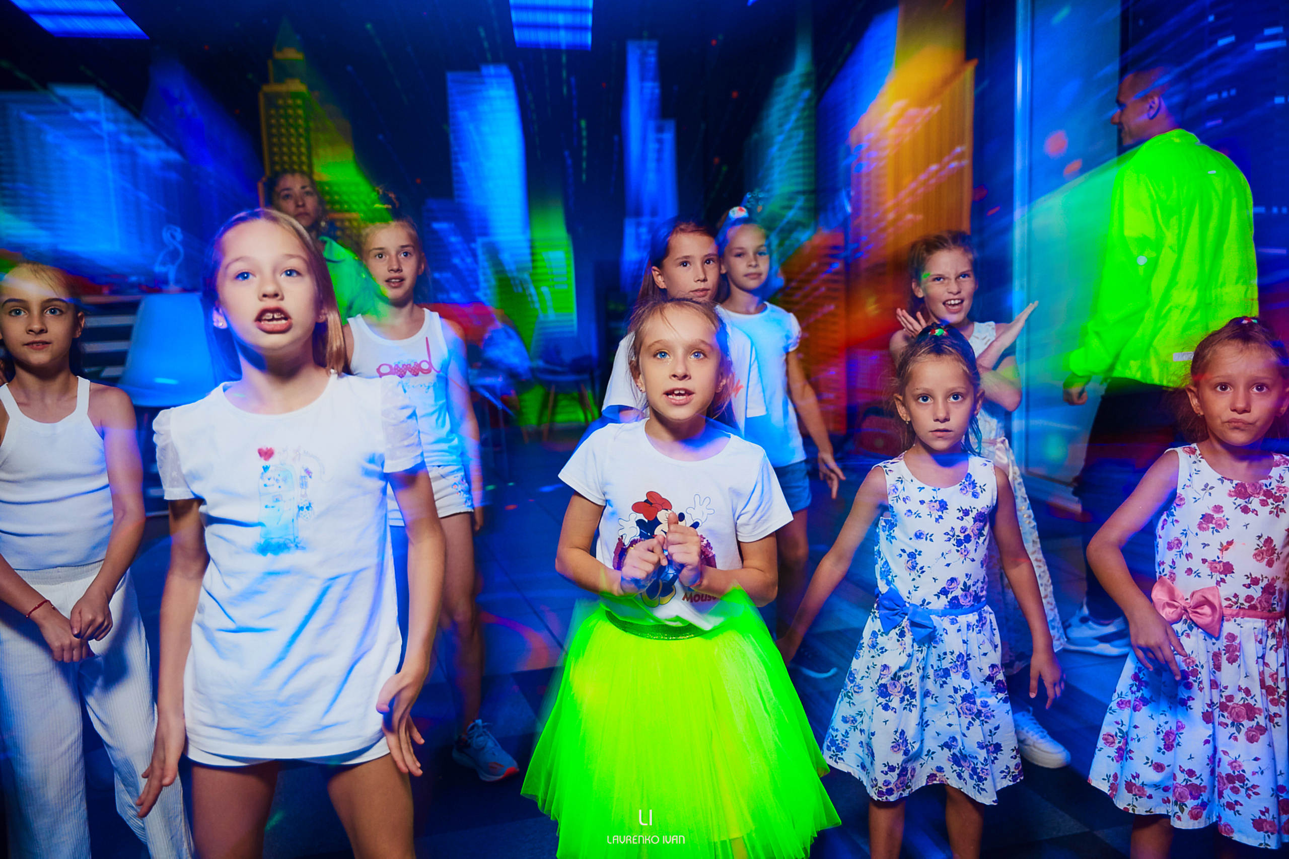 Фотограф на дитячий день народження у Дніпрі - неоновий клуб City Golf