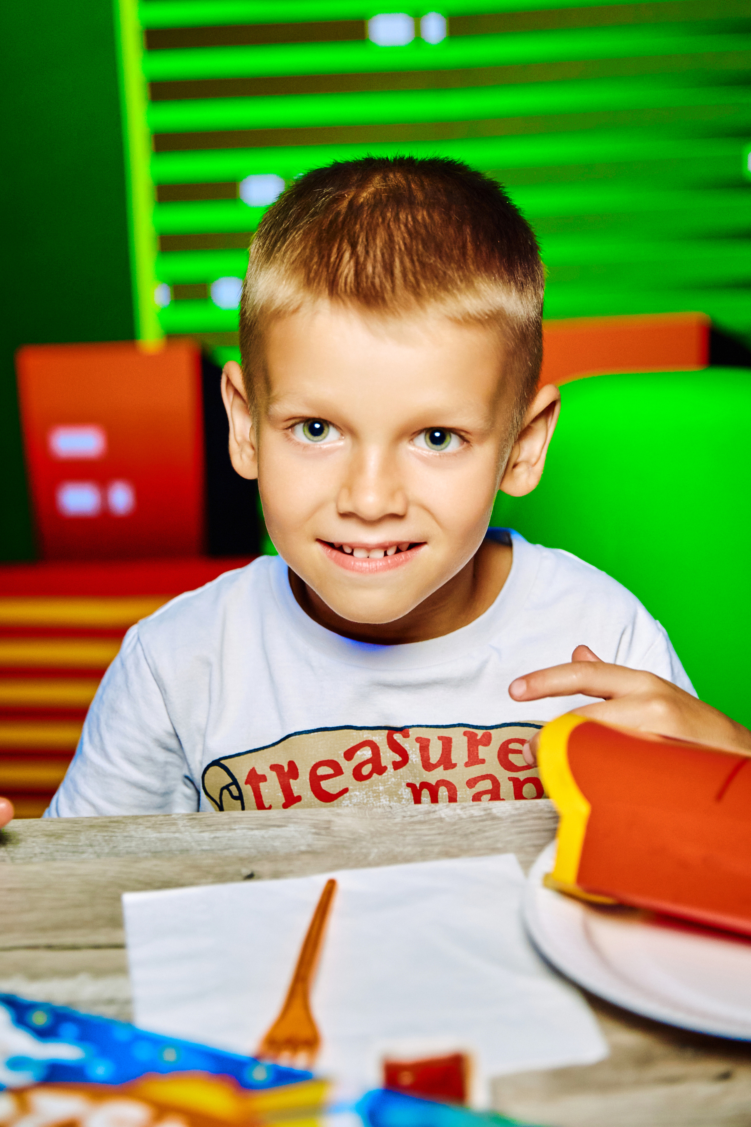 Фотограф на дитячий день народження у Дніпрі - неоновий клуб City Golf