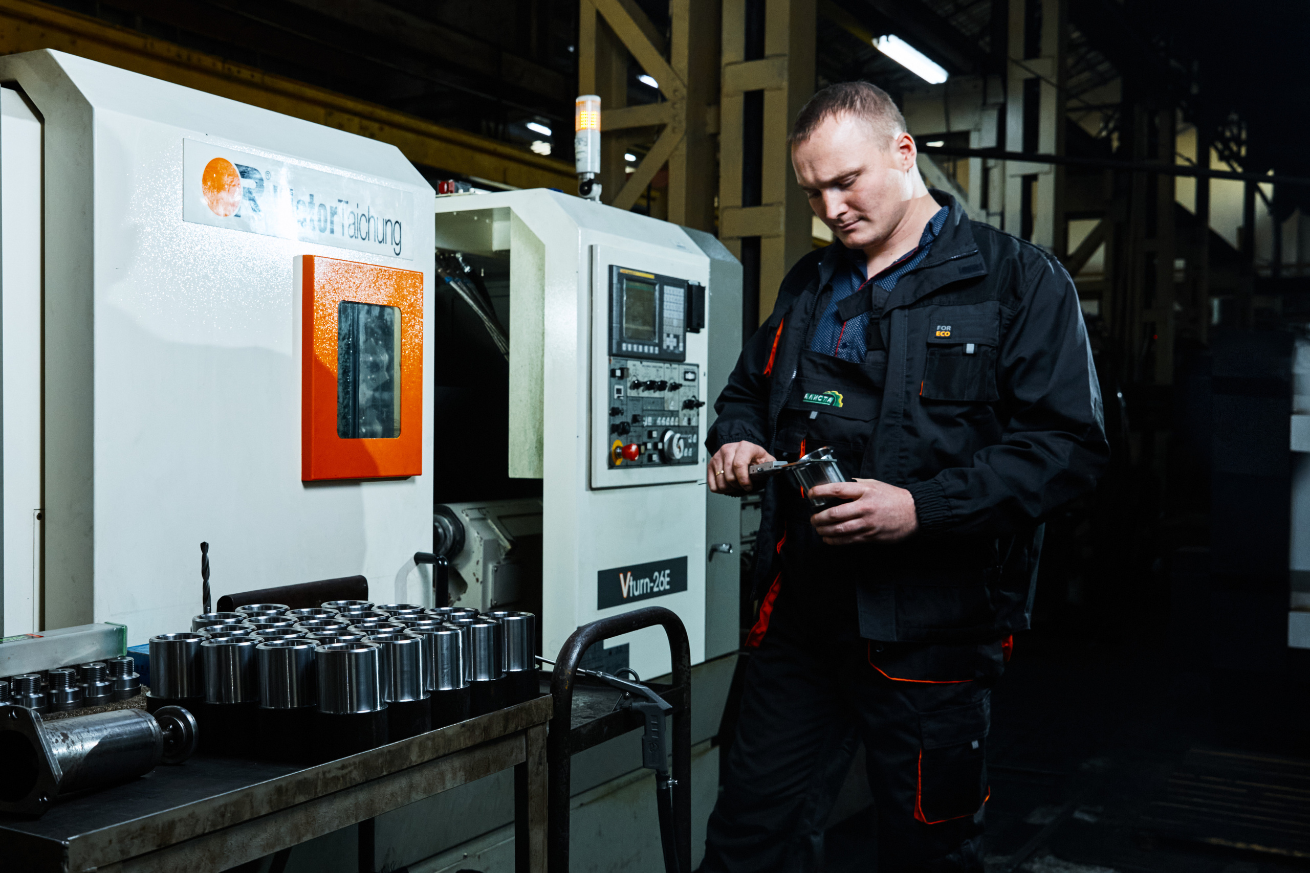 Рекламная съемка оборудования для компании "Алиста" Фото станков