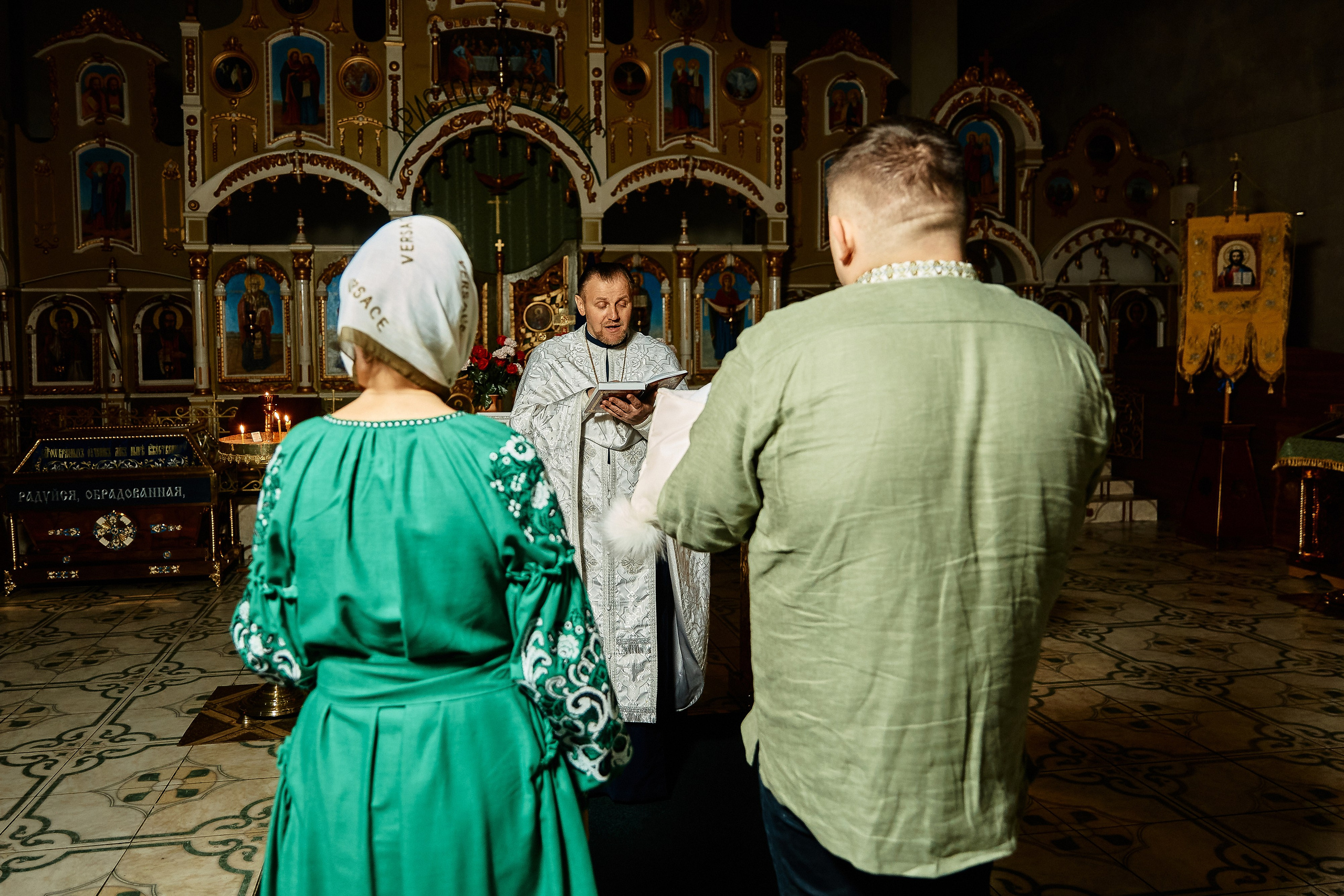 Зйомка хрестин у Дніпрі. Найкращі моменти цього таїнства