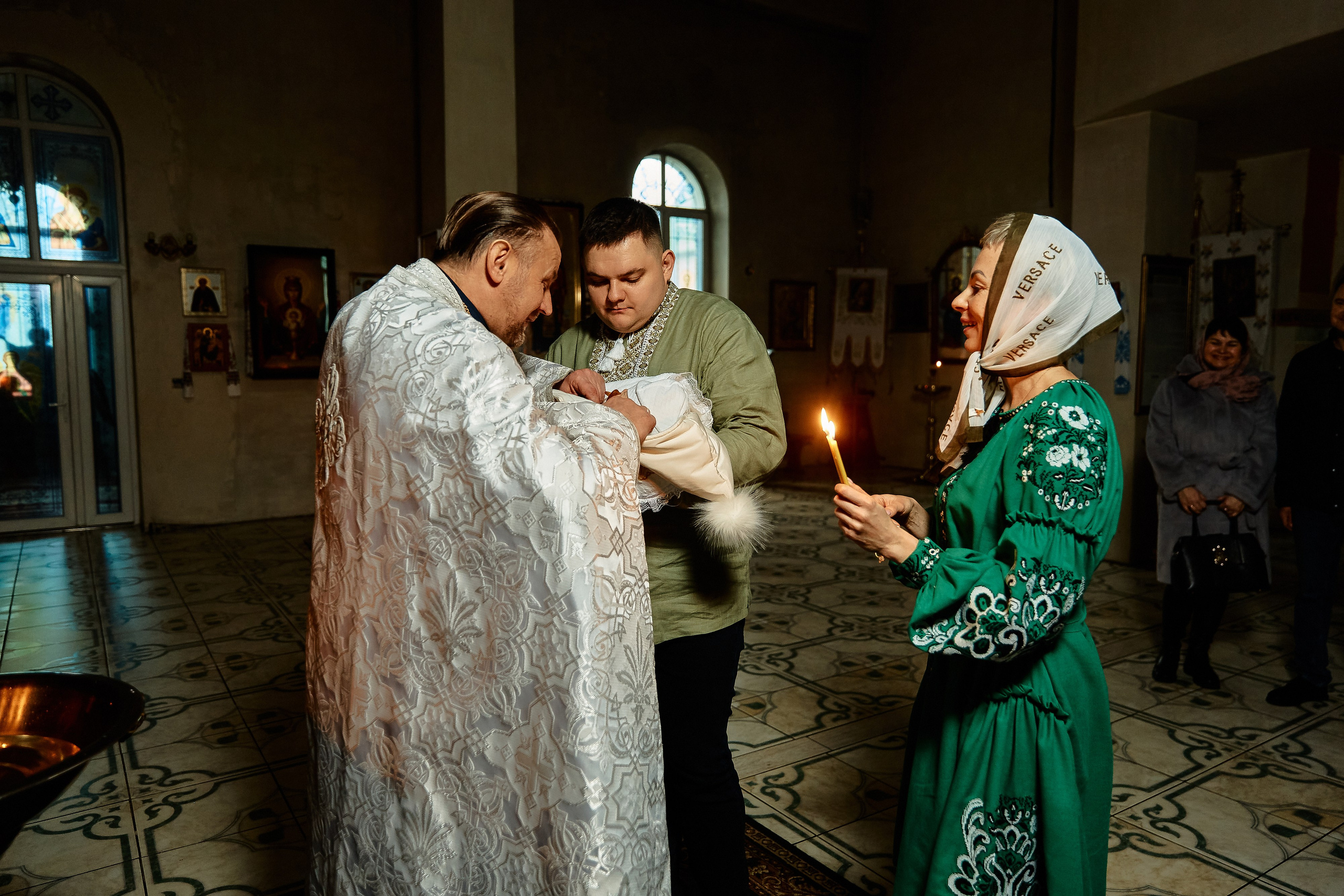 Зйомка хрестин у Дніпрі. Найкращі моменти цього таїнства