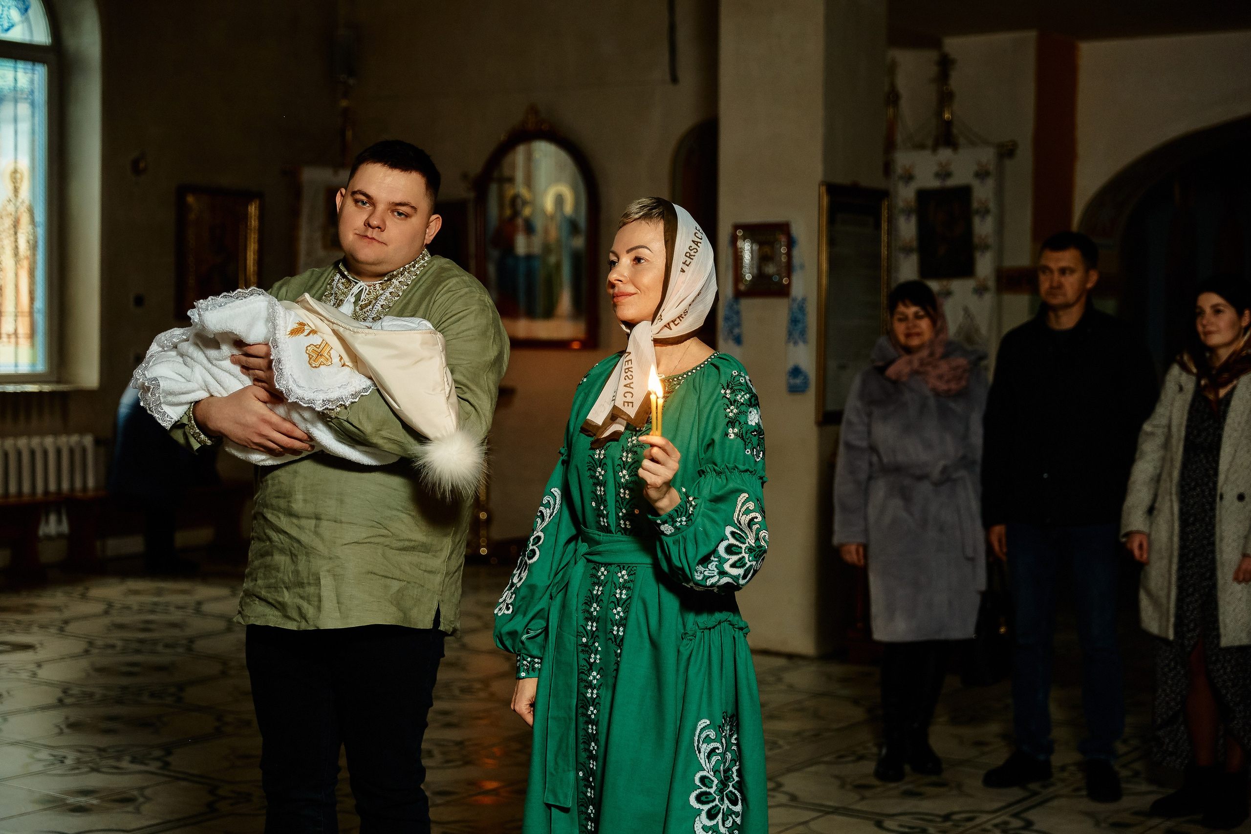 Зйомка хрестин у Дніпрі. Найкращі моменти цього таїнства