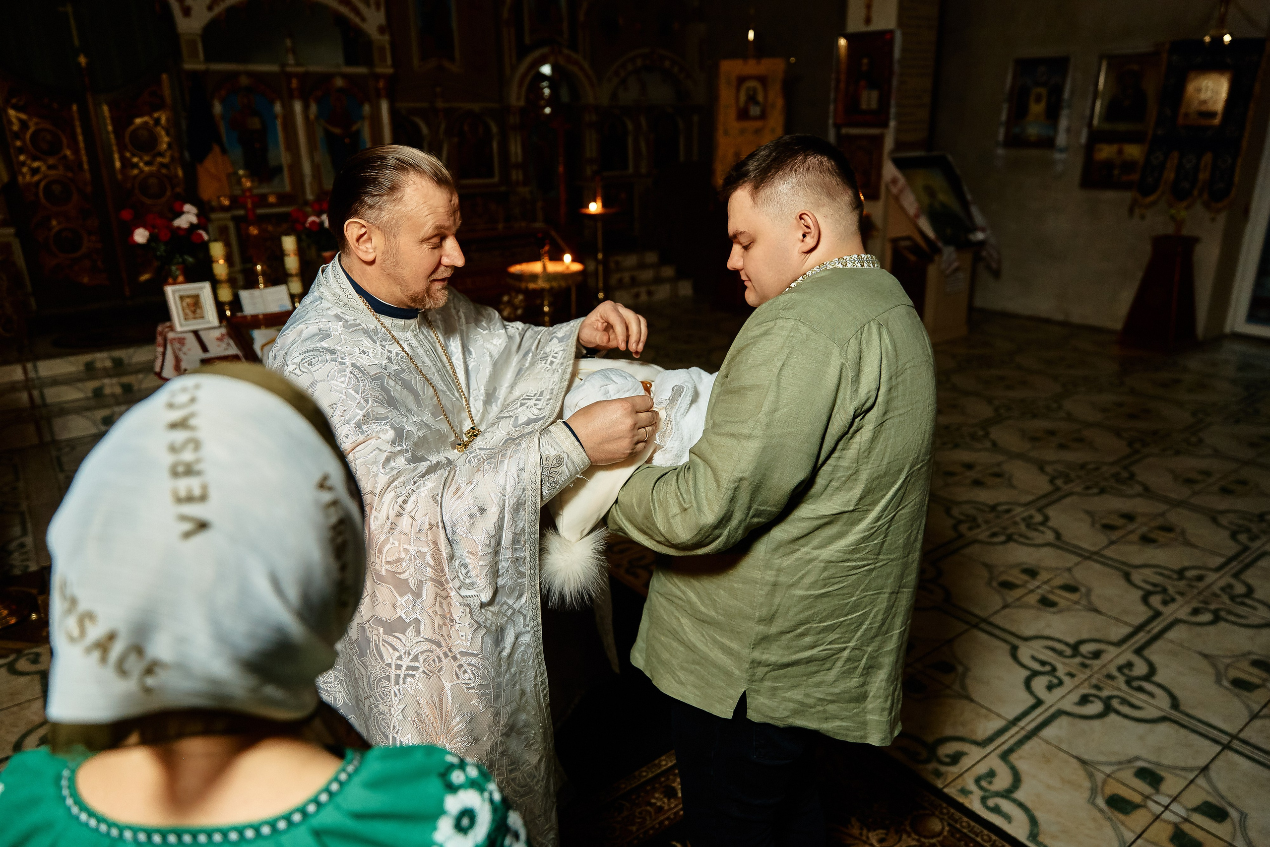 Зйомка хрестин у Дніпрі. Найкращі моменти цього таїнства