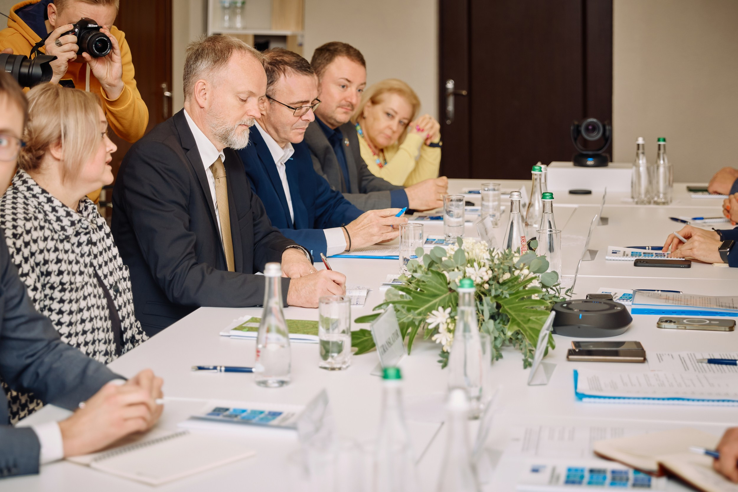 Фото зустрічі посла Австрії, з головами Дніпропетровської, Донецької, Луганської Військової ОДА