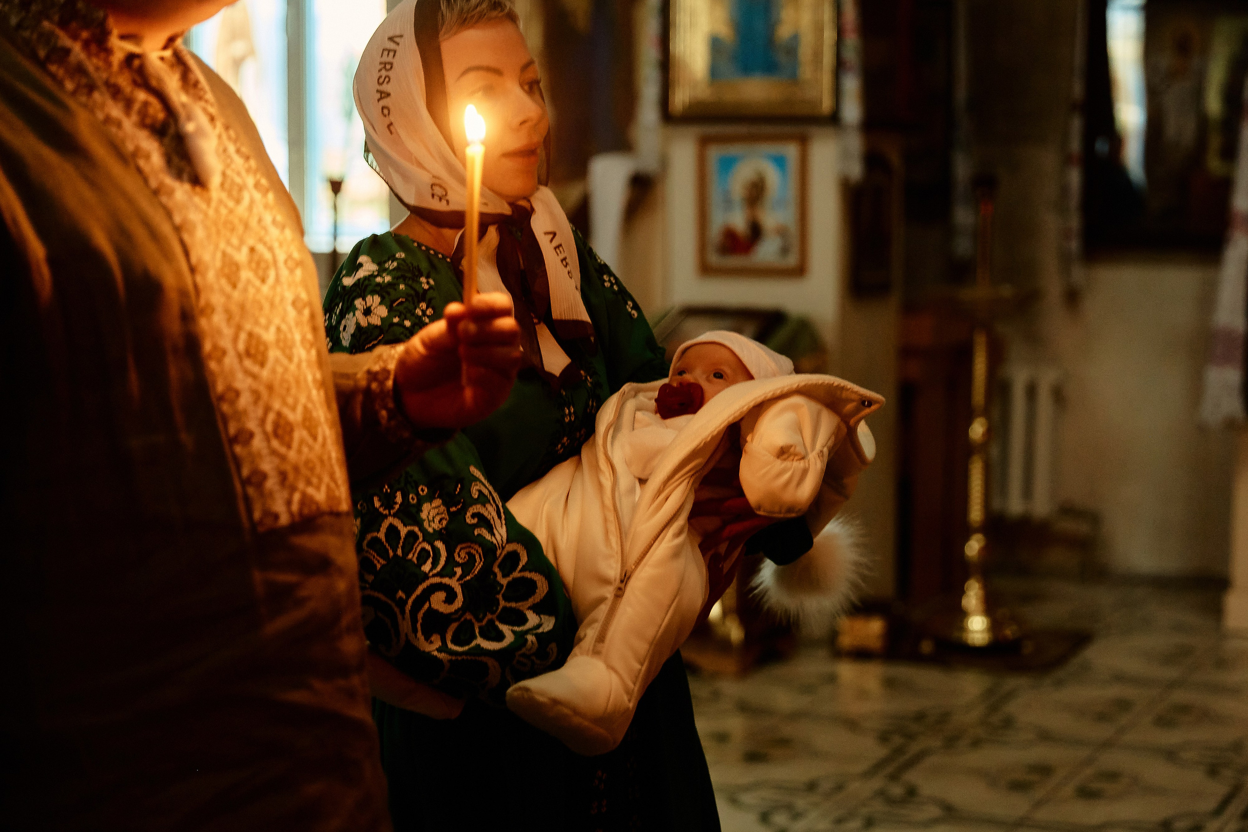 Зйомка хрестин у Дніпрі. Найкращі моменти цього таїнства