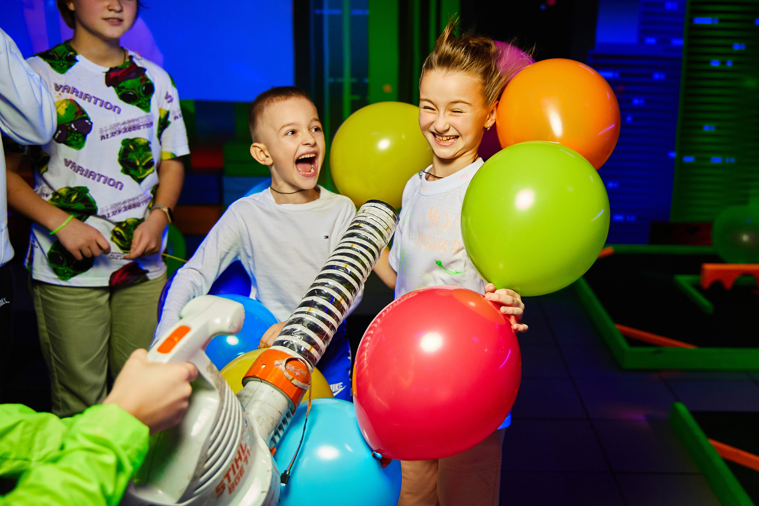 Фотограф на дитячий день народження у Дніпрі - неоновий клуб City Golf