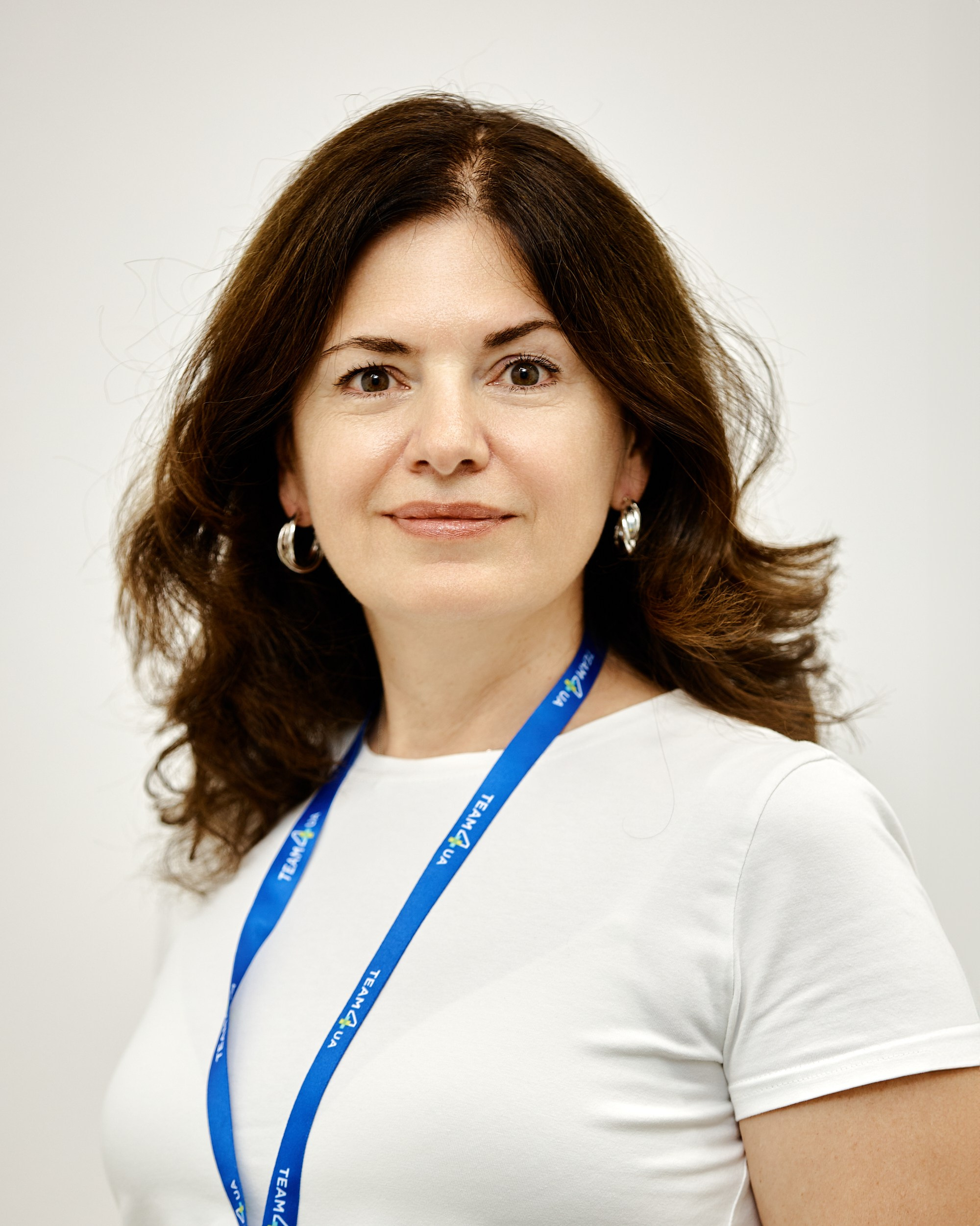 Бизнес портреты для сайта компании на белом фоне