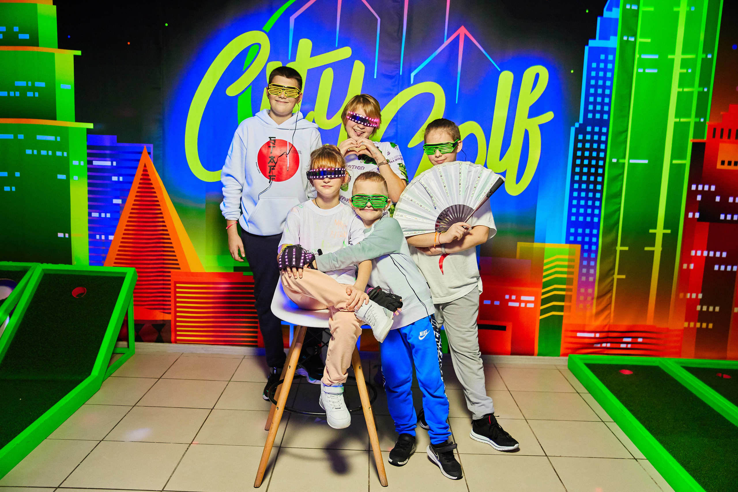 Фотограф на дитячий день народження у Дніпрі - неоновий клуб City Golf