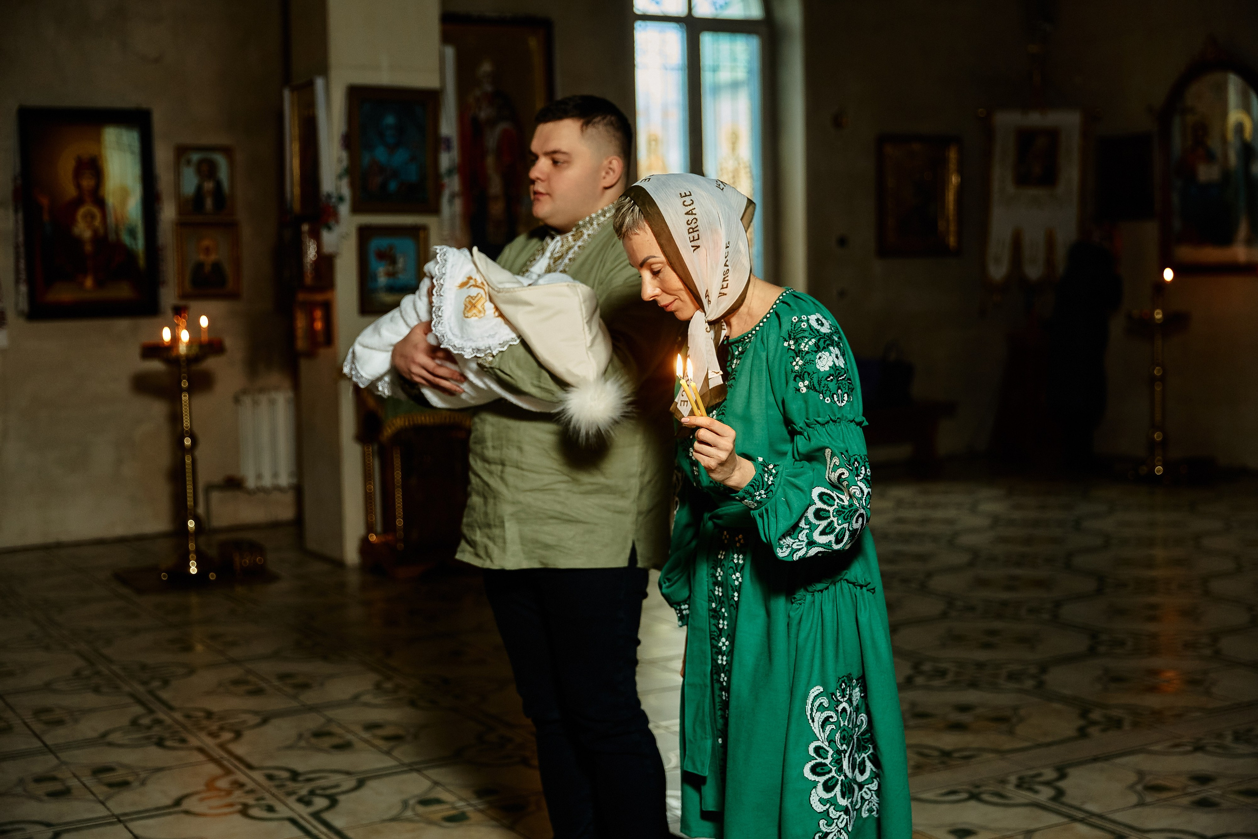 Зйомка хрестин у Дніпрі. Найкращі моменти цього таїнства