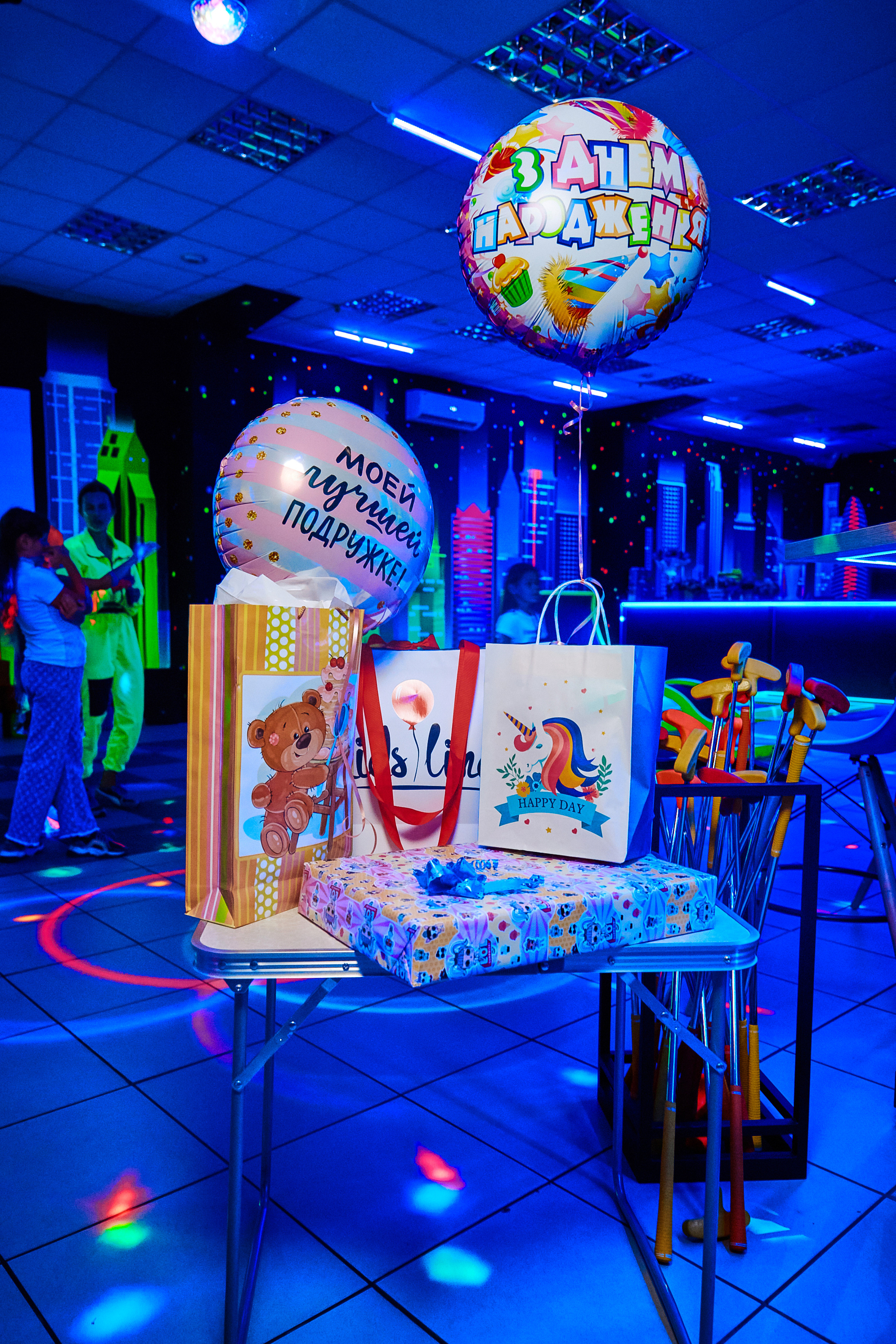 Фотограф на дитячий день народження у Дніпрі - неоновий клуб City Golf