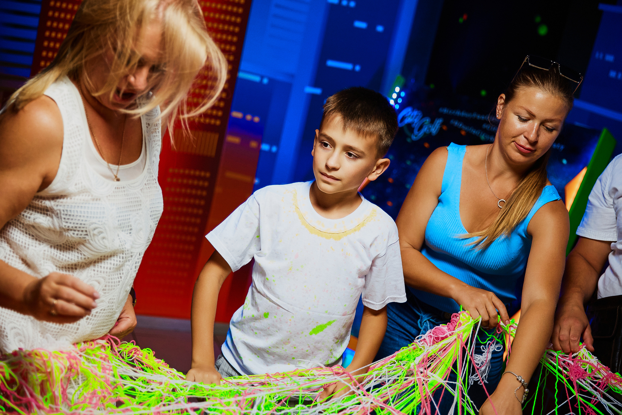 Фотограф на дитячий день народження у Дніпрі - неоновий клуб City Golf