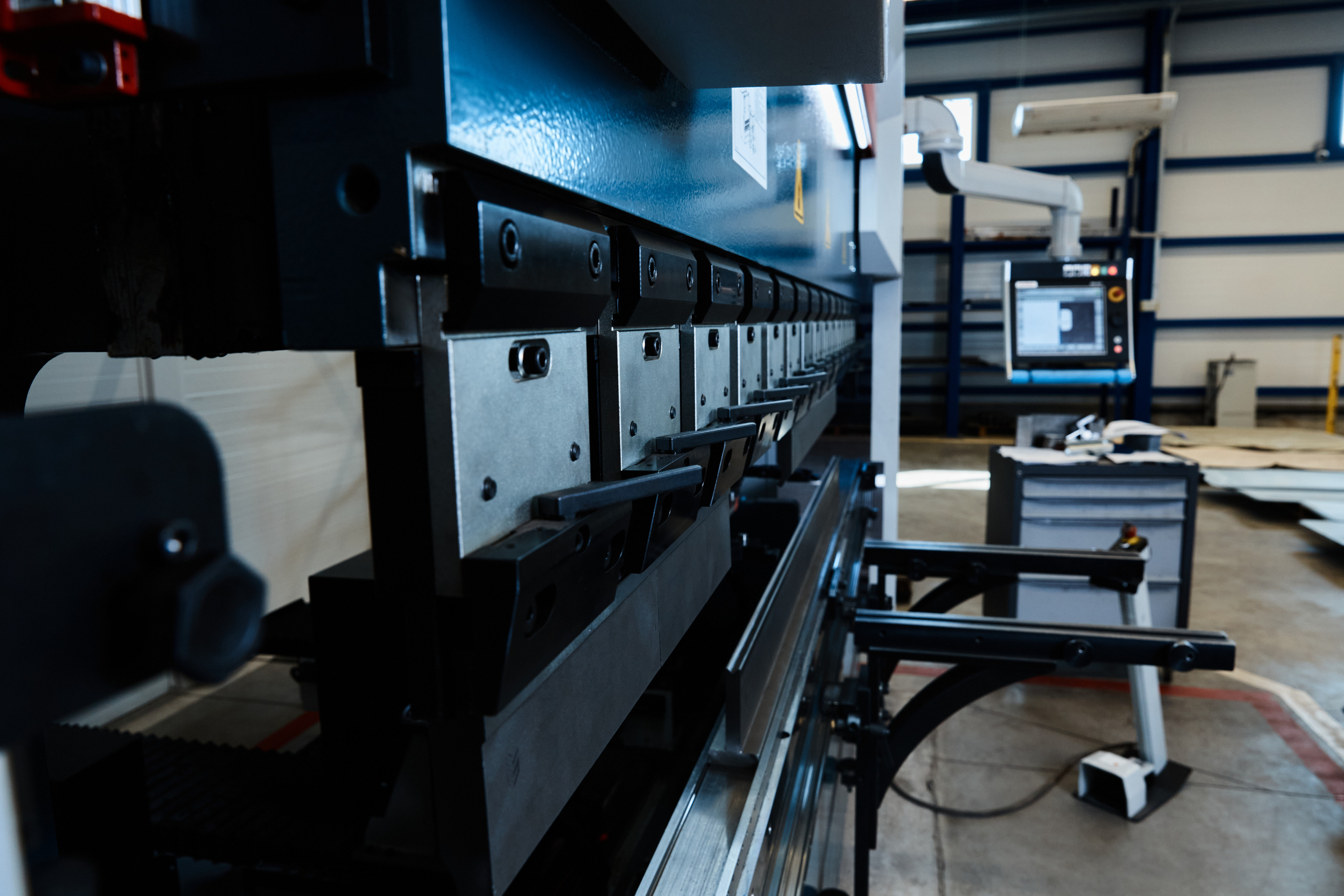 Рекламная съемка оборудования для компании "Алиста" Фото станков