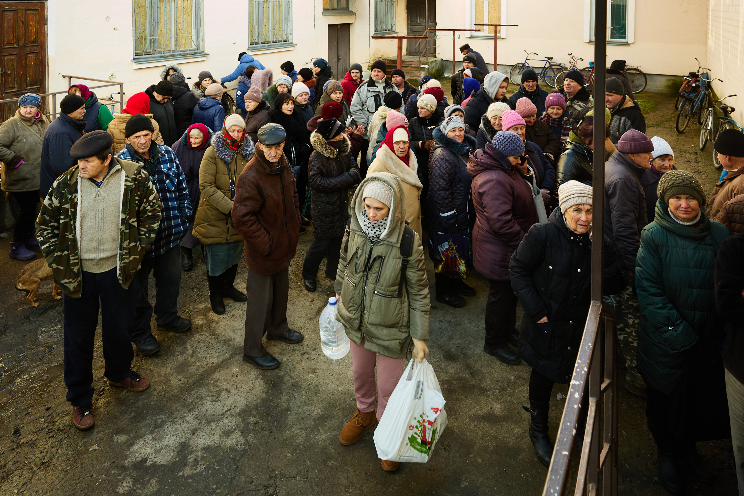 Високопілля. Херсонська область. Видача гуманітарної допомоги