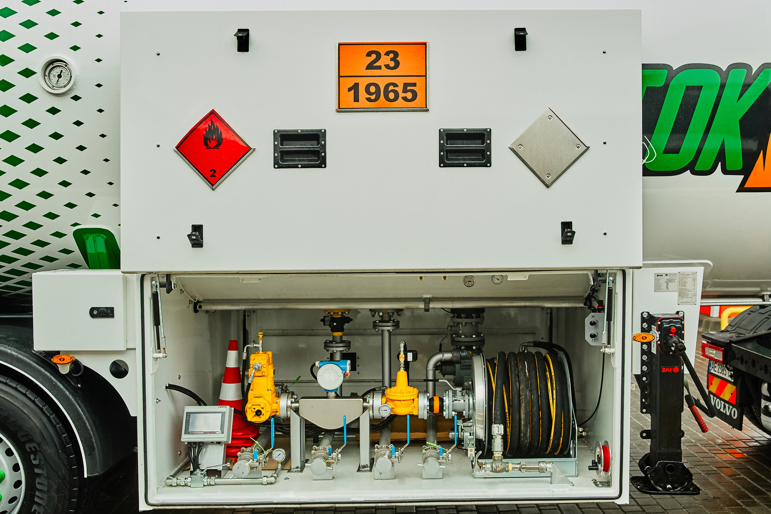 Фотосессия брендированного бензовоза для сети АЗС «Восток Газ»