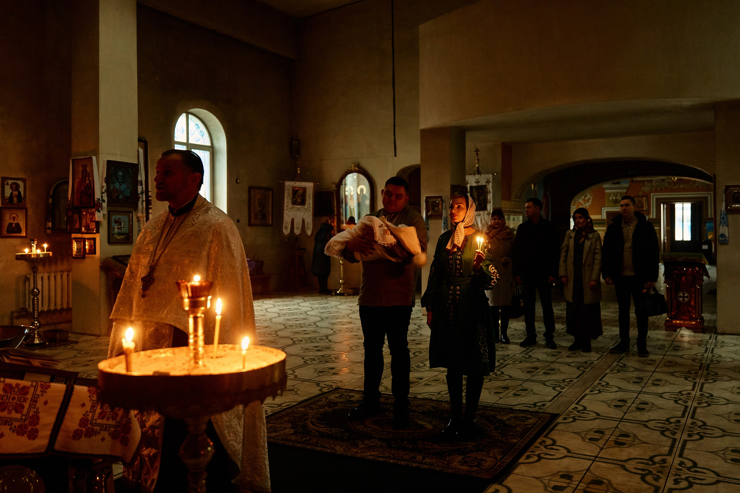 Зйомка хрестин у Дніпрі. Найкращі моменти цього таїнства