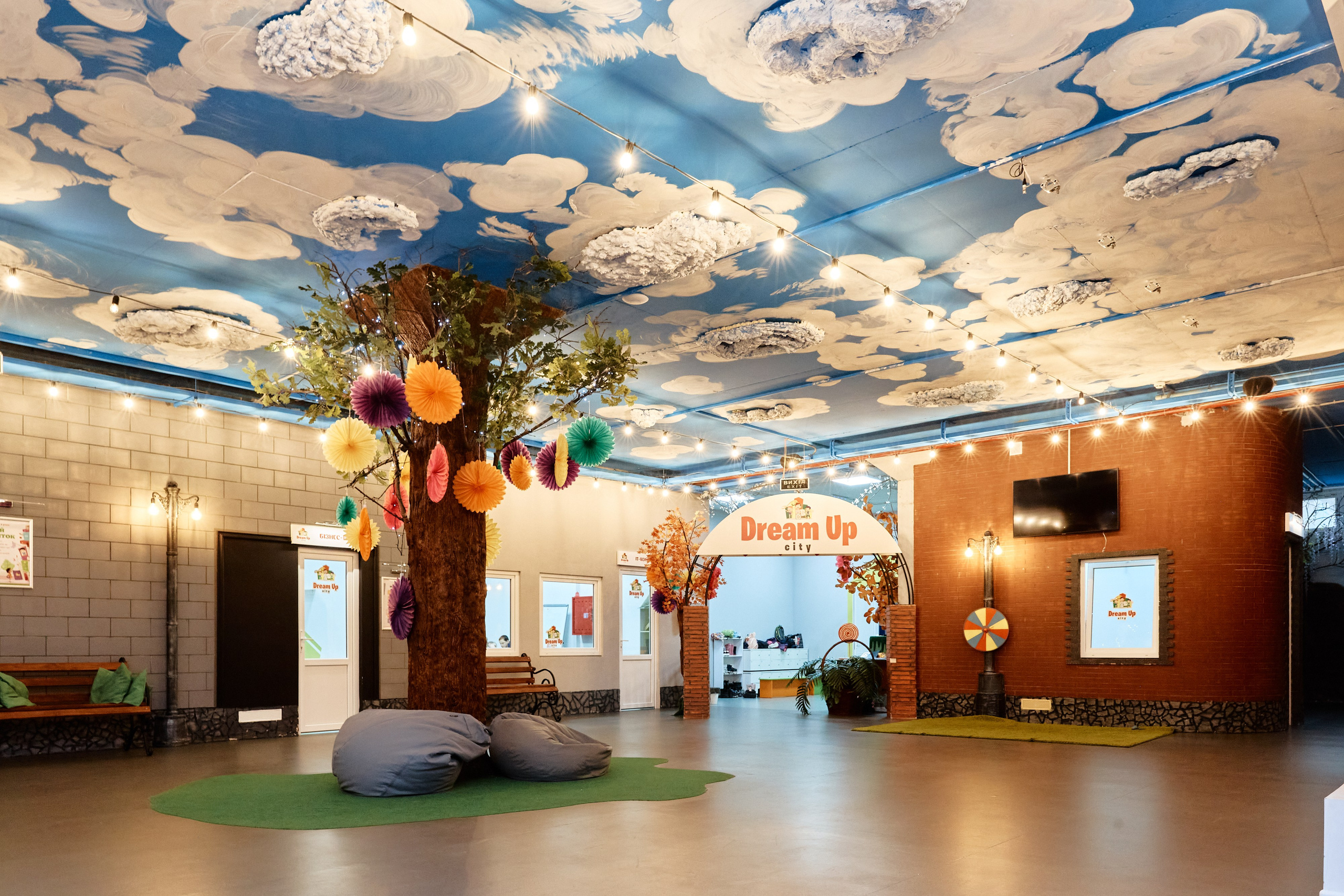 Інтер'єрна фотосесія Дніпро. Фото дитячого центру. Інтер'єрний фотограф у Дніпрі