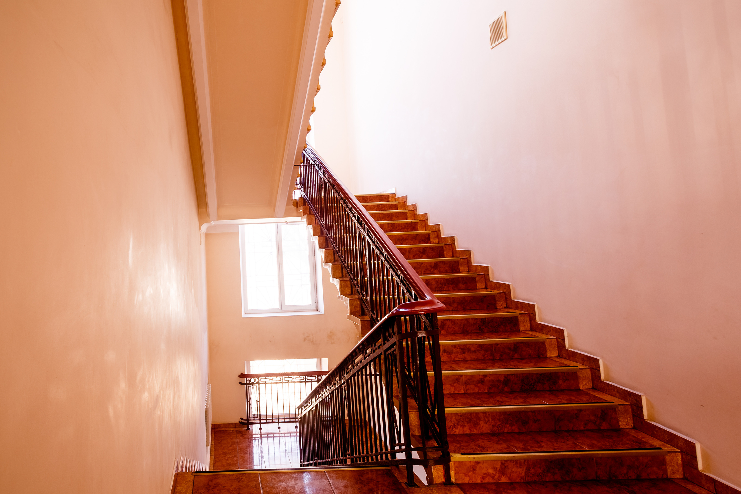 Фото приміщень для рекламних буклетів. Зйомка фасадів та інтер’єрів