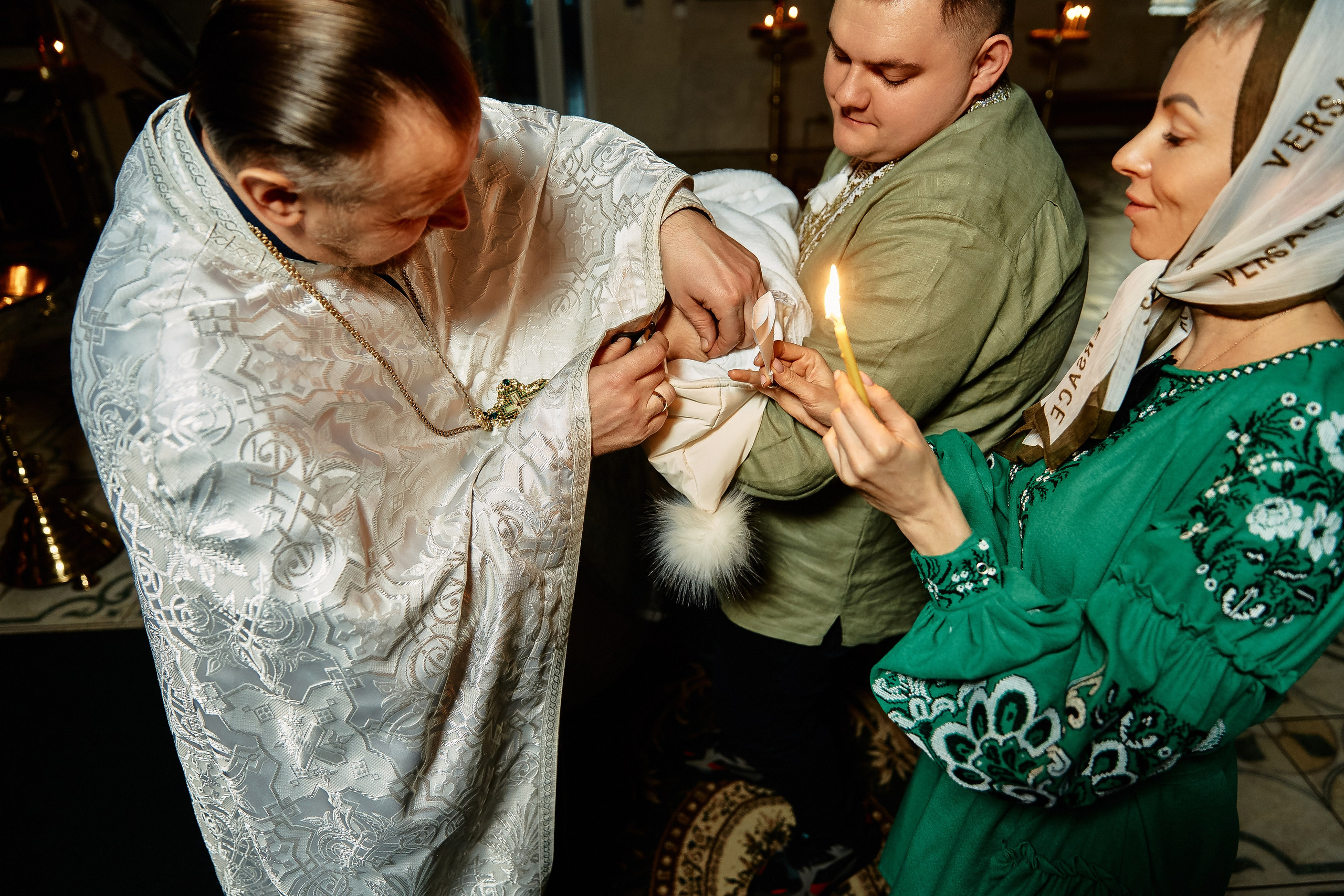 Зйомка хрестин у Дніпрі. Найкращі моменти цього таїнства