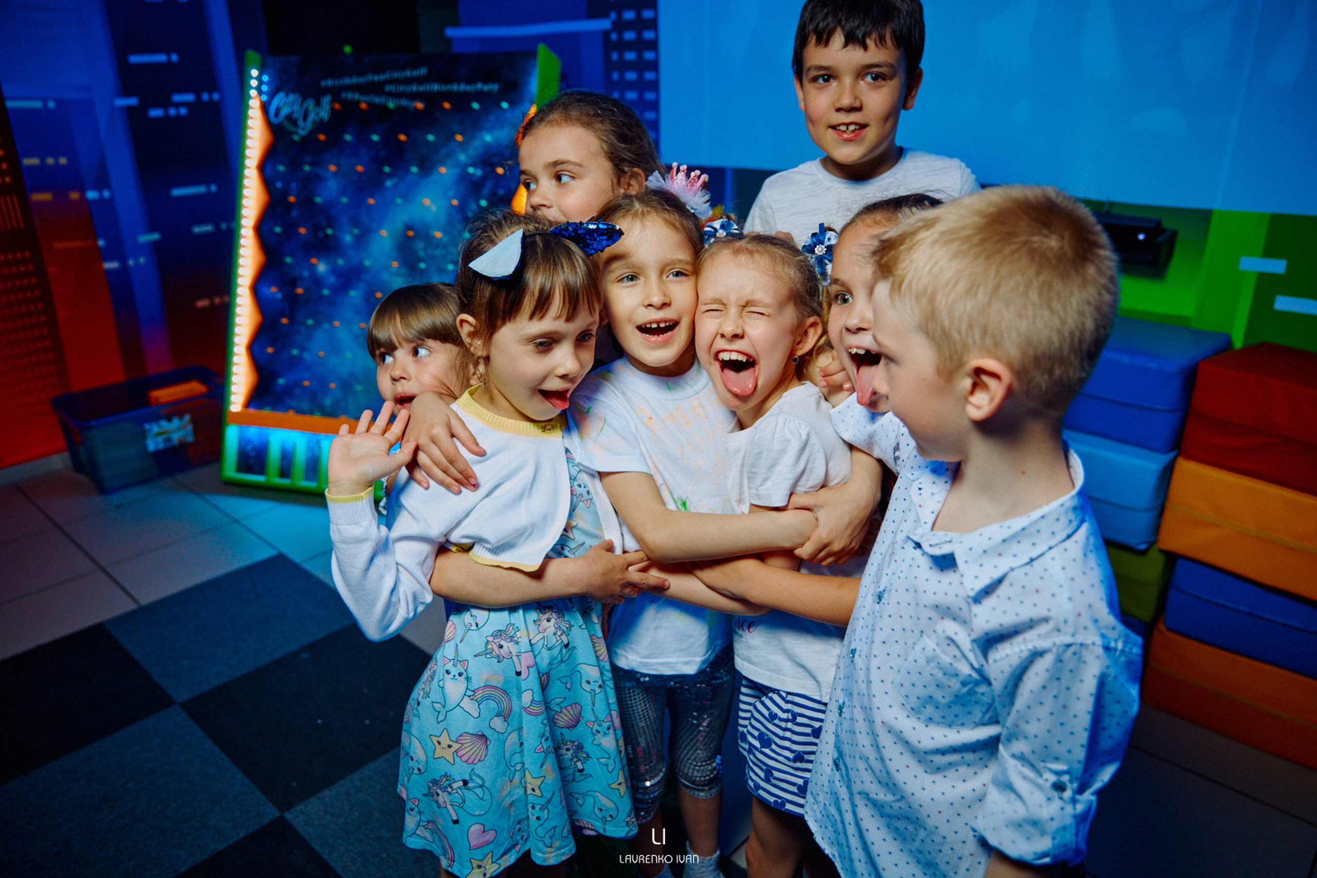 Фотограф на дитячий день народження у Дніпрі - неоновий клуб City Golf