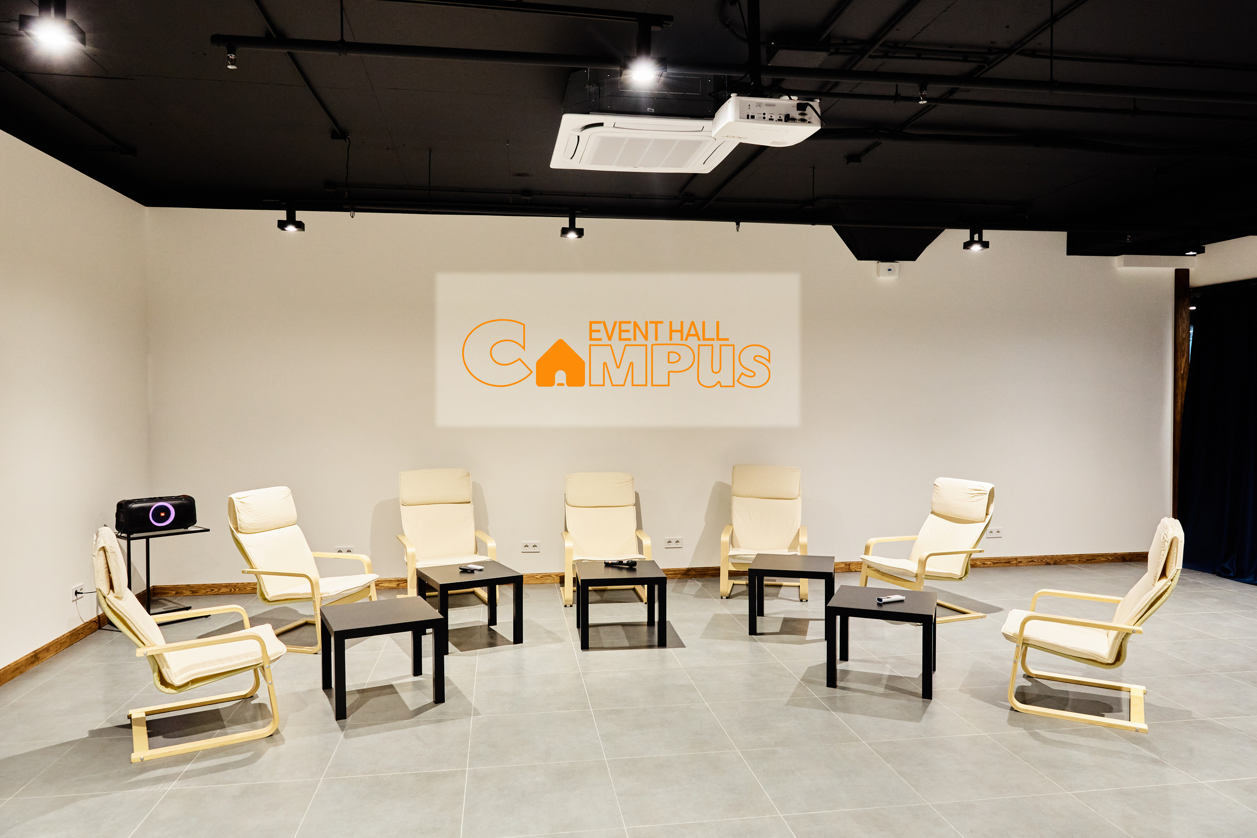 Інтер'єрні фото, креативного простору Сampus Сreative Hall. Дніпро