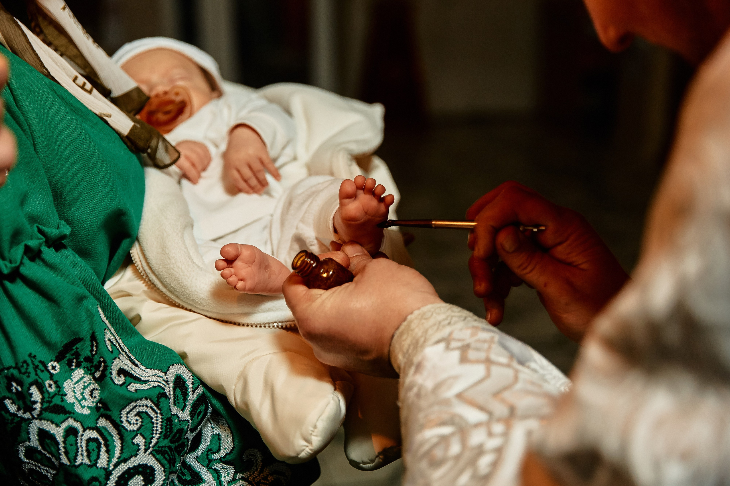 Зйомка хрестин у Дніпрі. Найкращі моменти цього таїнства