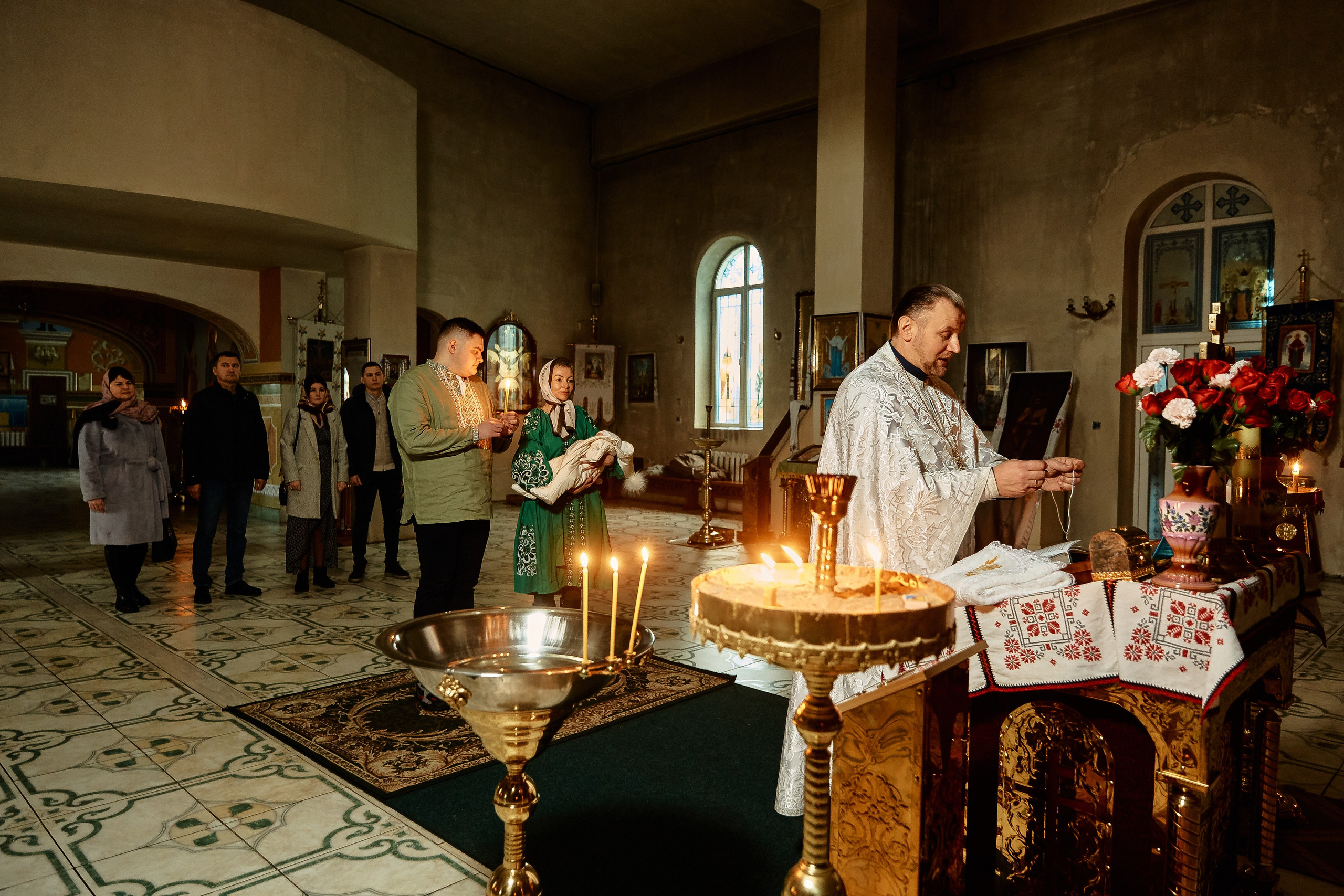 Зйомка хрестин у Дніпрі. Найкращі моменти цього таїнства