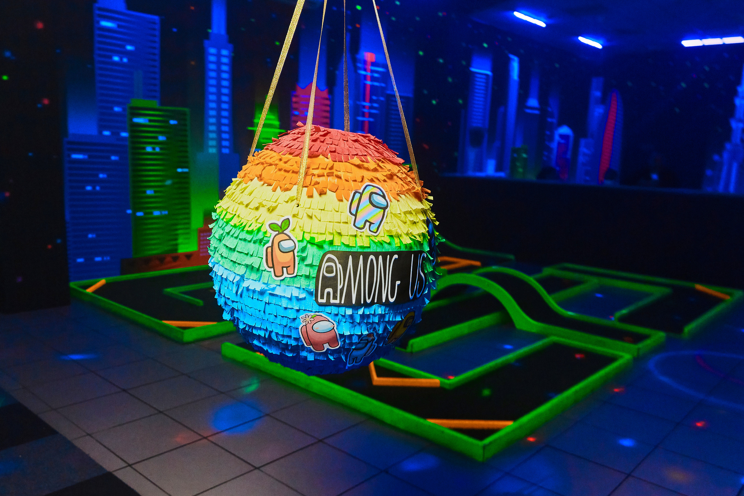 Фотограф на дитячий день народження у Дніпрі - неоновий клуб City Golf