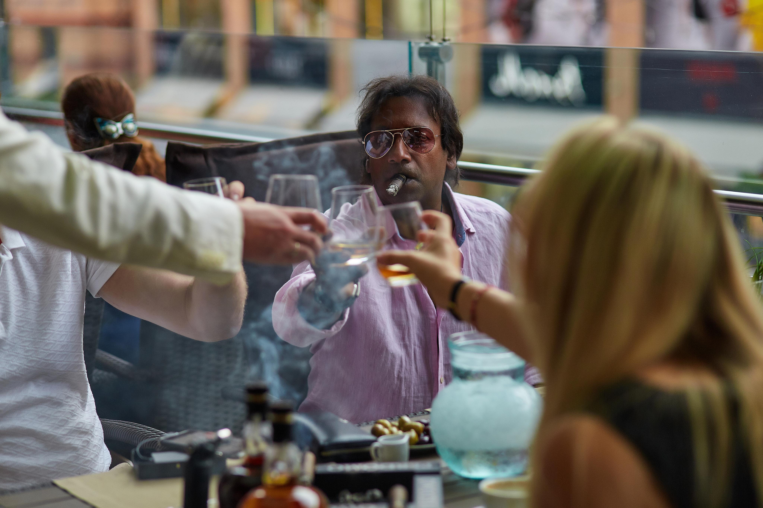 Фотосессія У Ресторані. Сигарна Вечірка