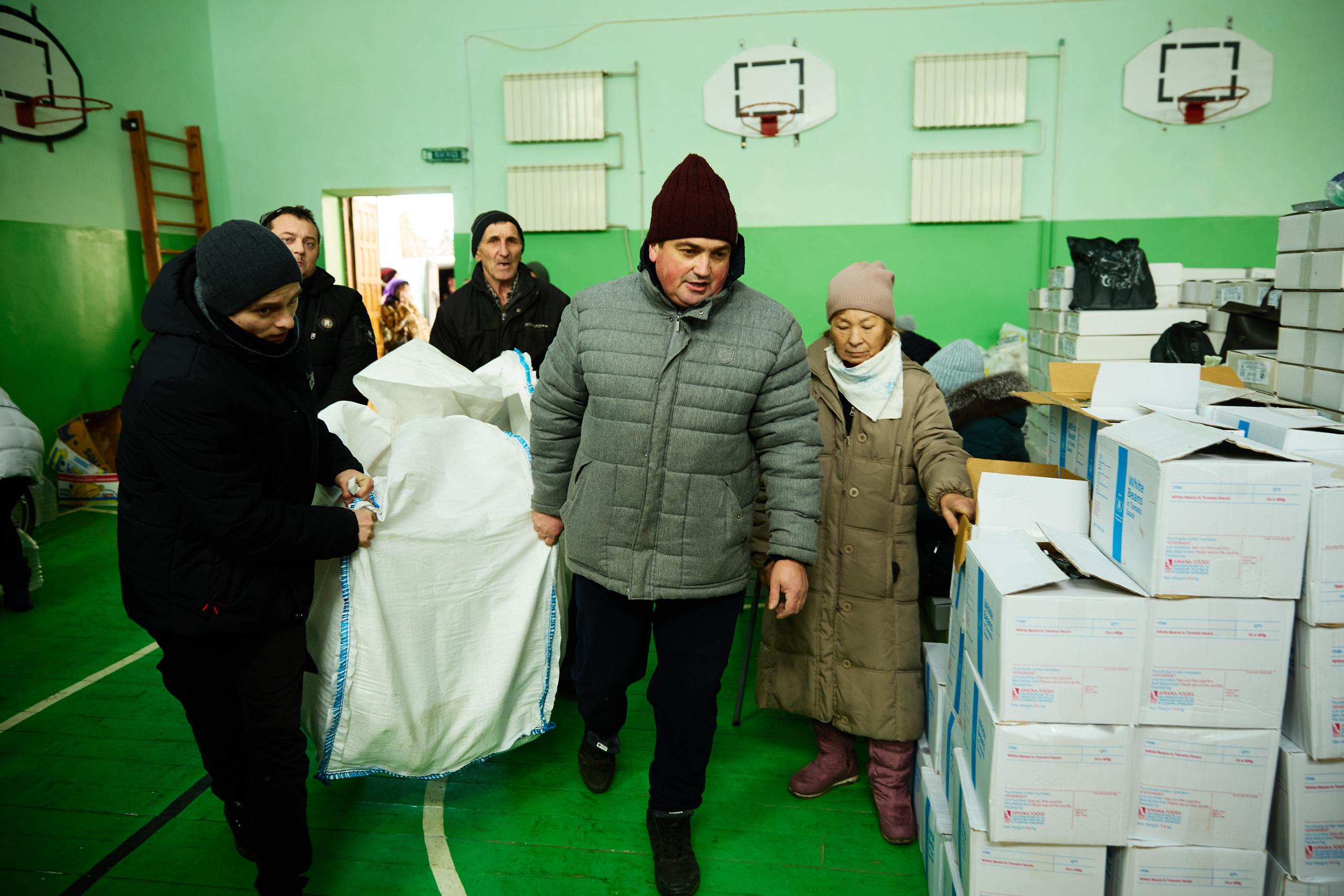 Високопілля. Херсонська область. Видача гуманітарної допомоги