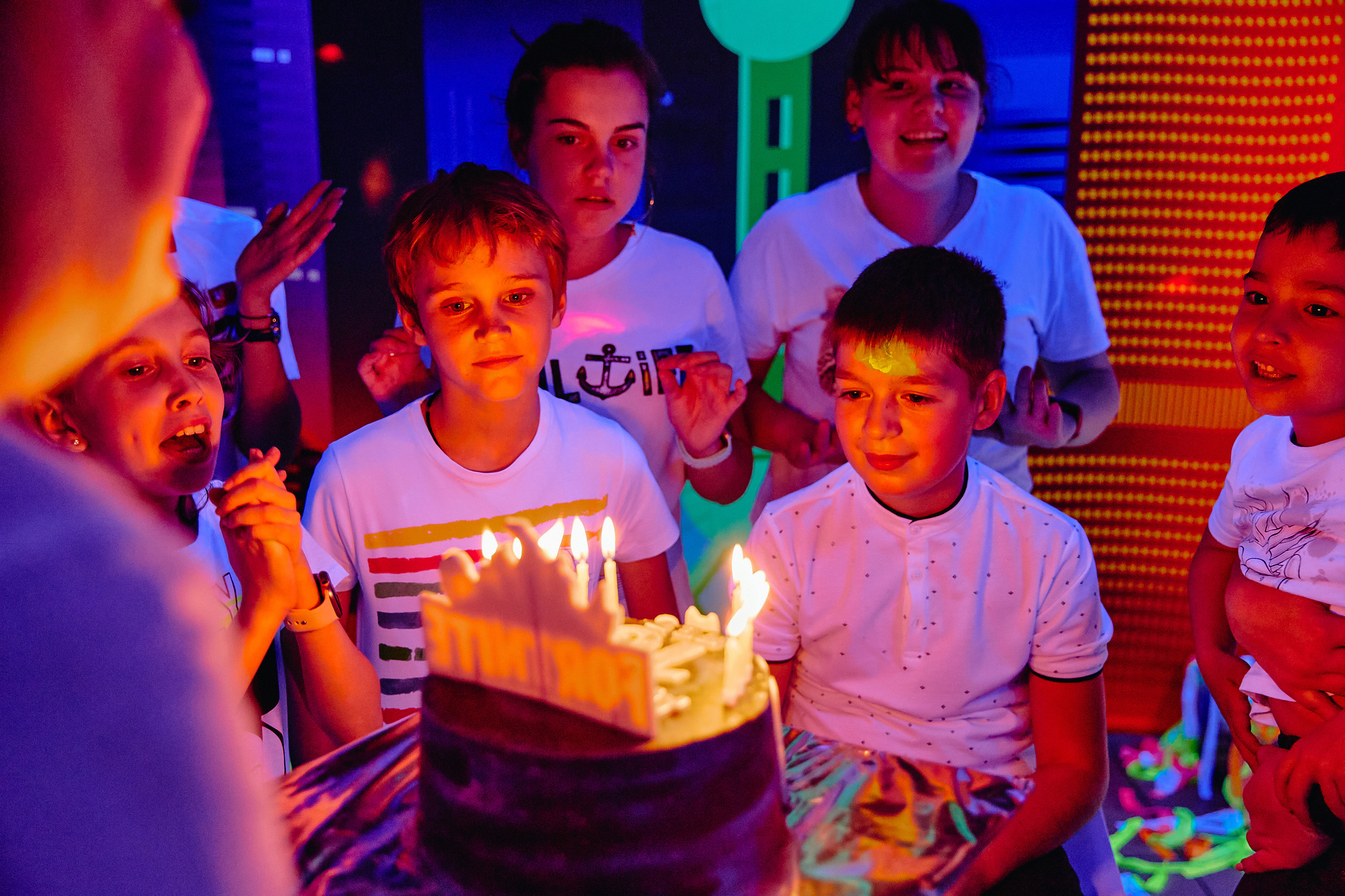 Фотограф на дитячий день народження у Дніпрі - неоновий клуб City Golf