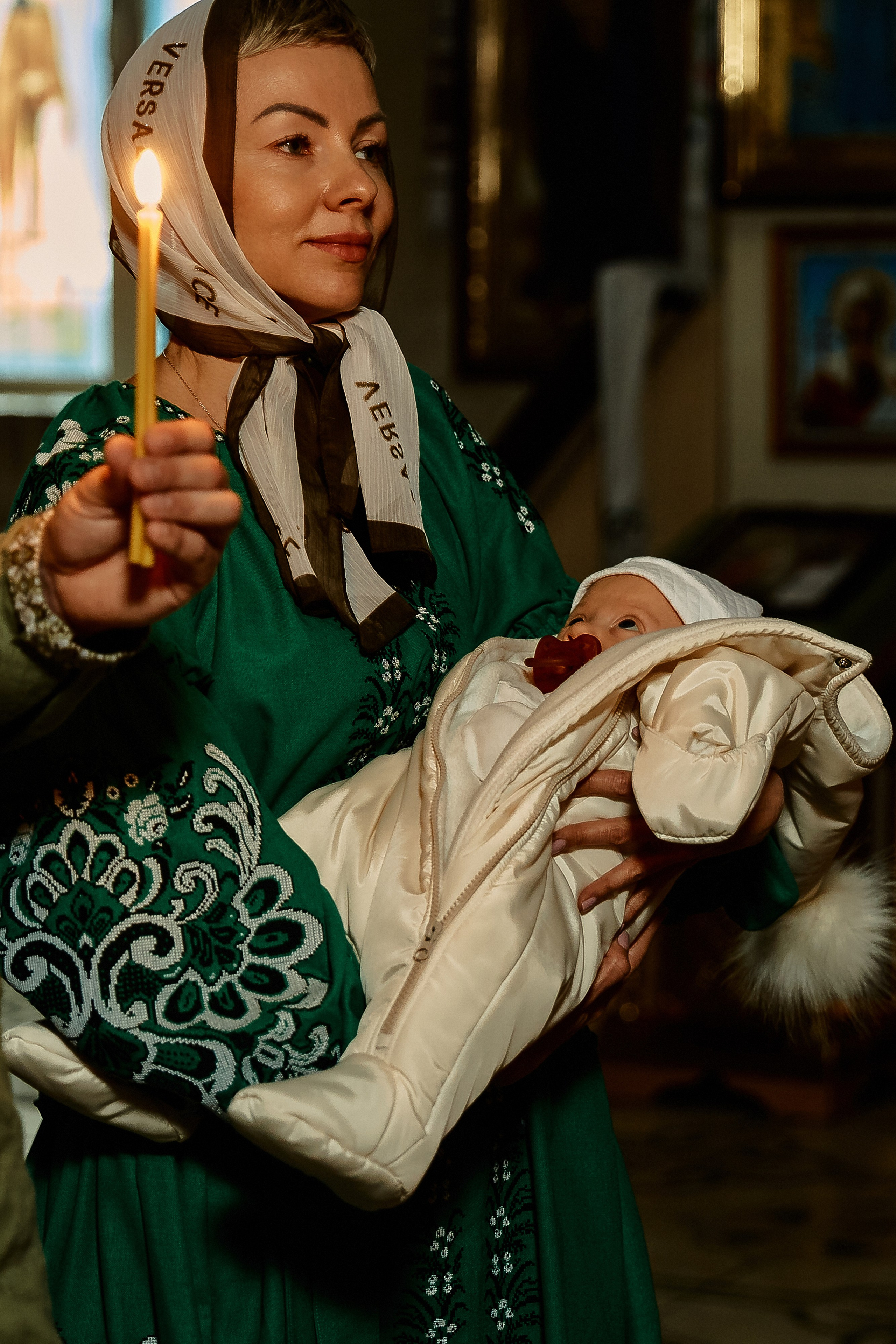 Зйомка хрестин у Дніпрі. Найкращі моменти цього таїнства