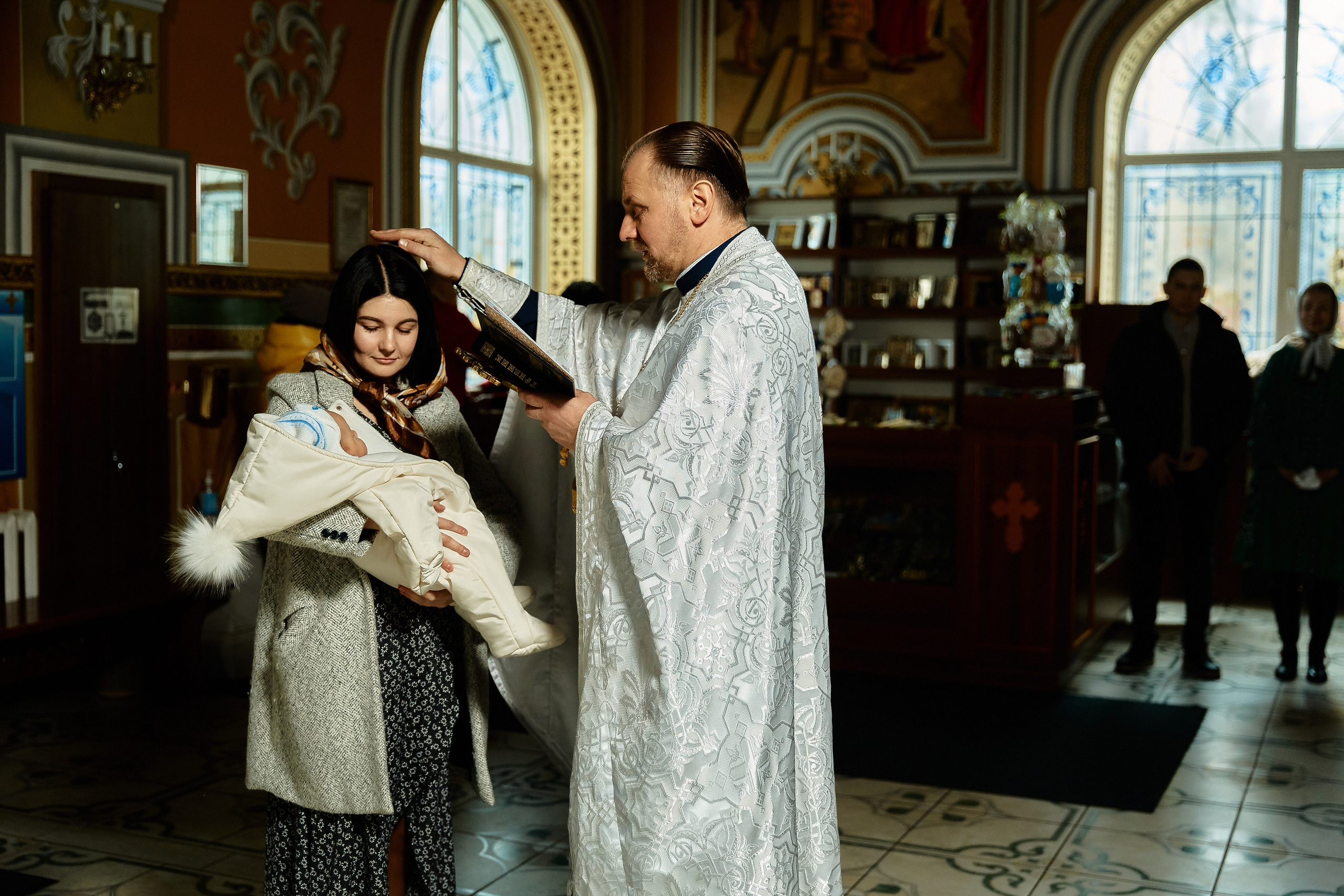 Зйомка хрестин у Дніпрі. Найкращі моменти цього таїнства