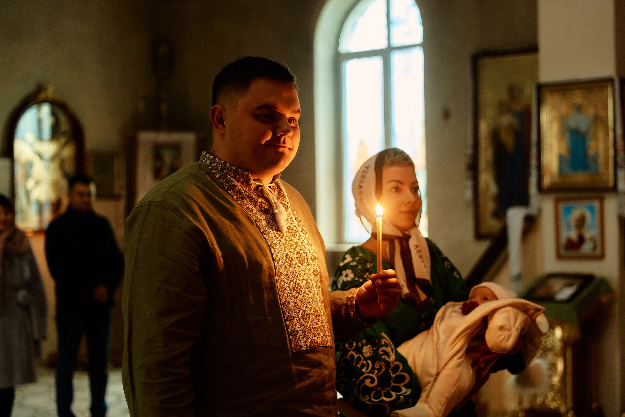 Зйомка хрестин у Дніпрі. Найкращі моменти цього таїнства