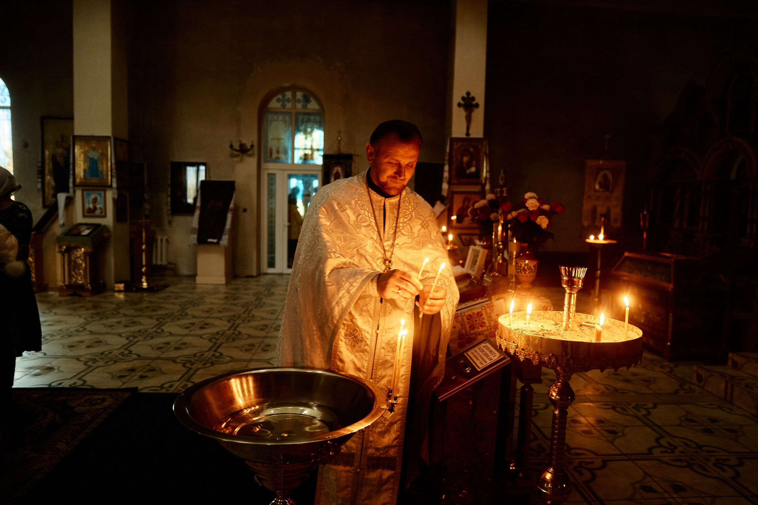 Зйомка хрестин у Дніпрі. Найкращі моменти цього таїнства