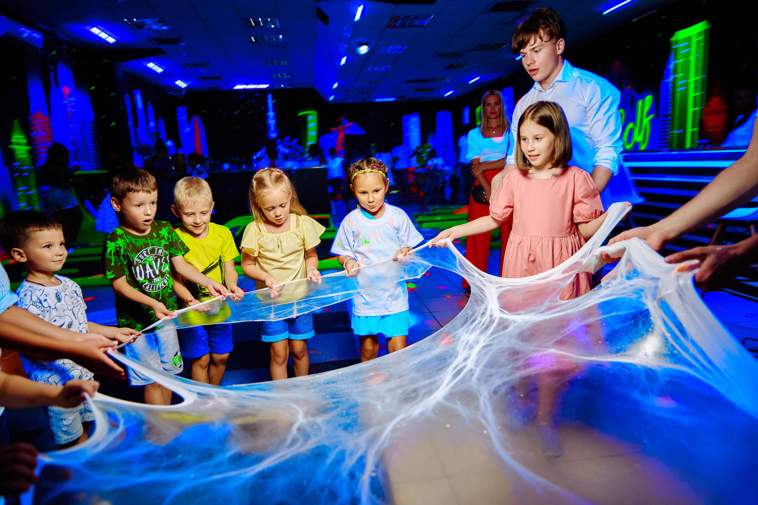 Фотограф на дитячий день народження у Дніпрі - неоновий клуб City Golf