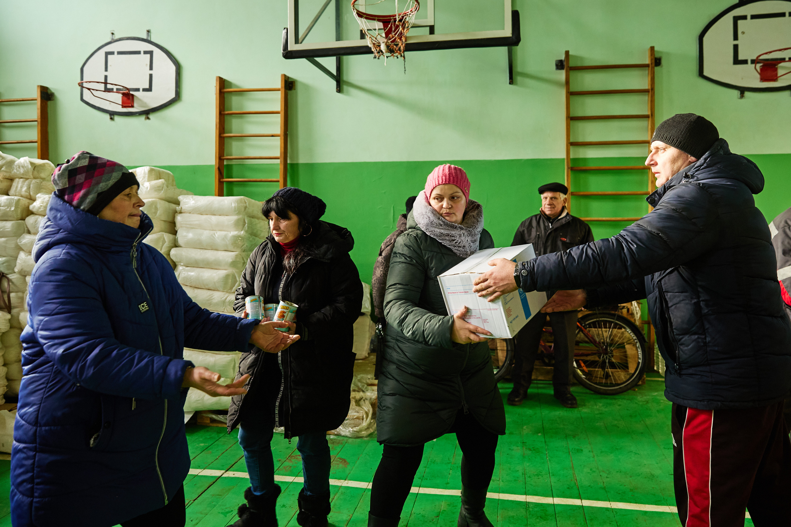 Високопілля. Херсонська область. Видача гуманітарної допомоги