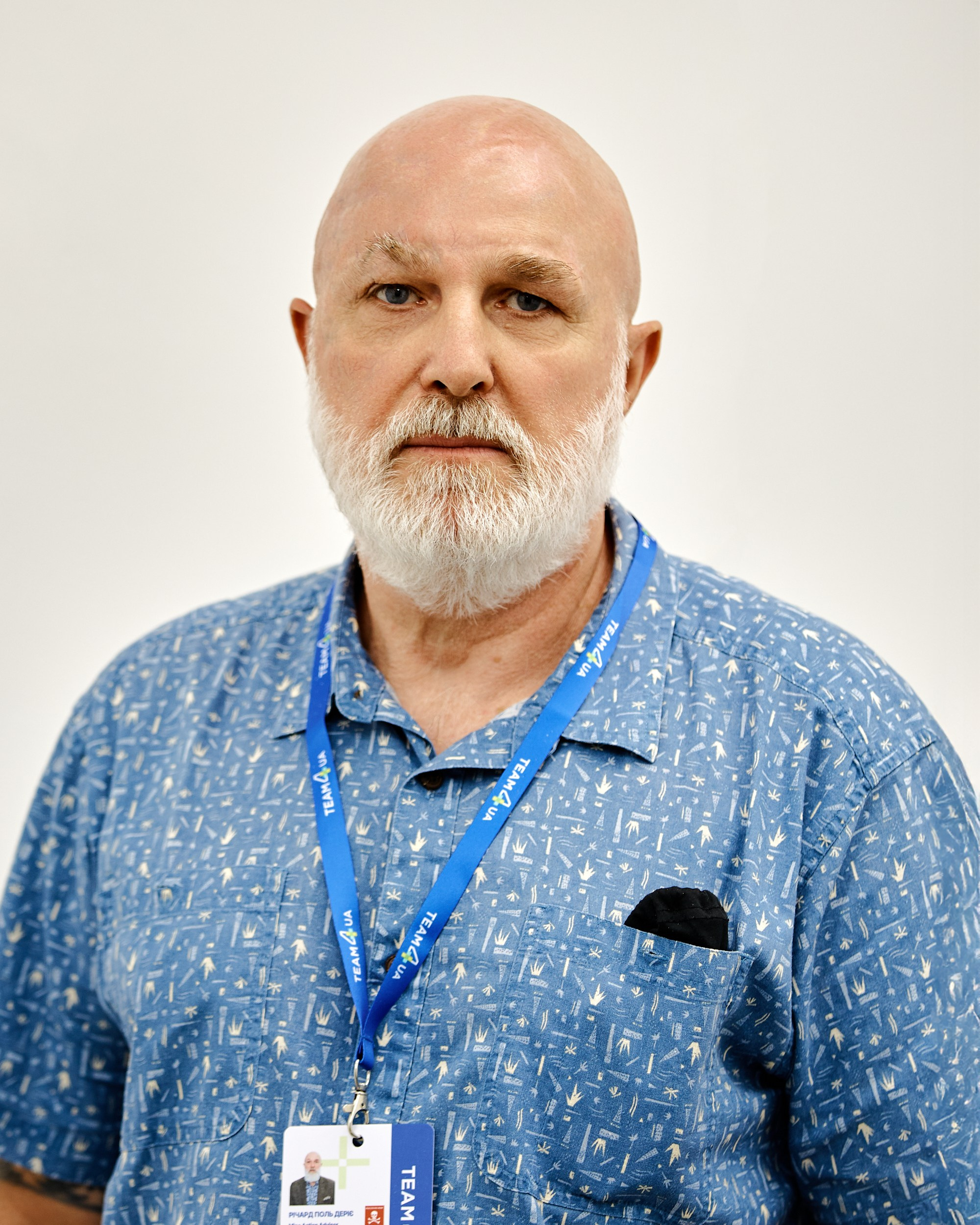 Бизнес портреты для сайта компании на белом фоне