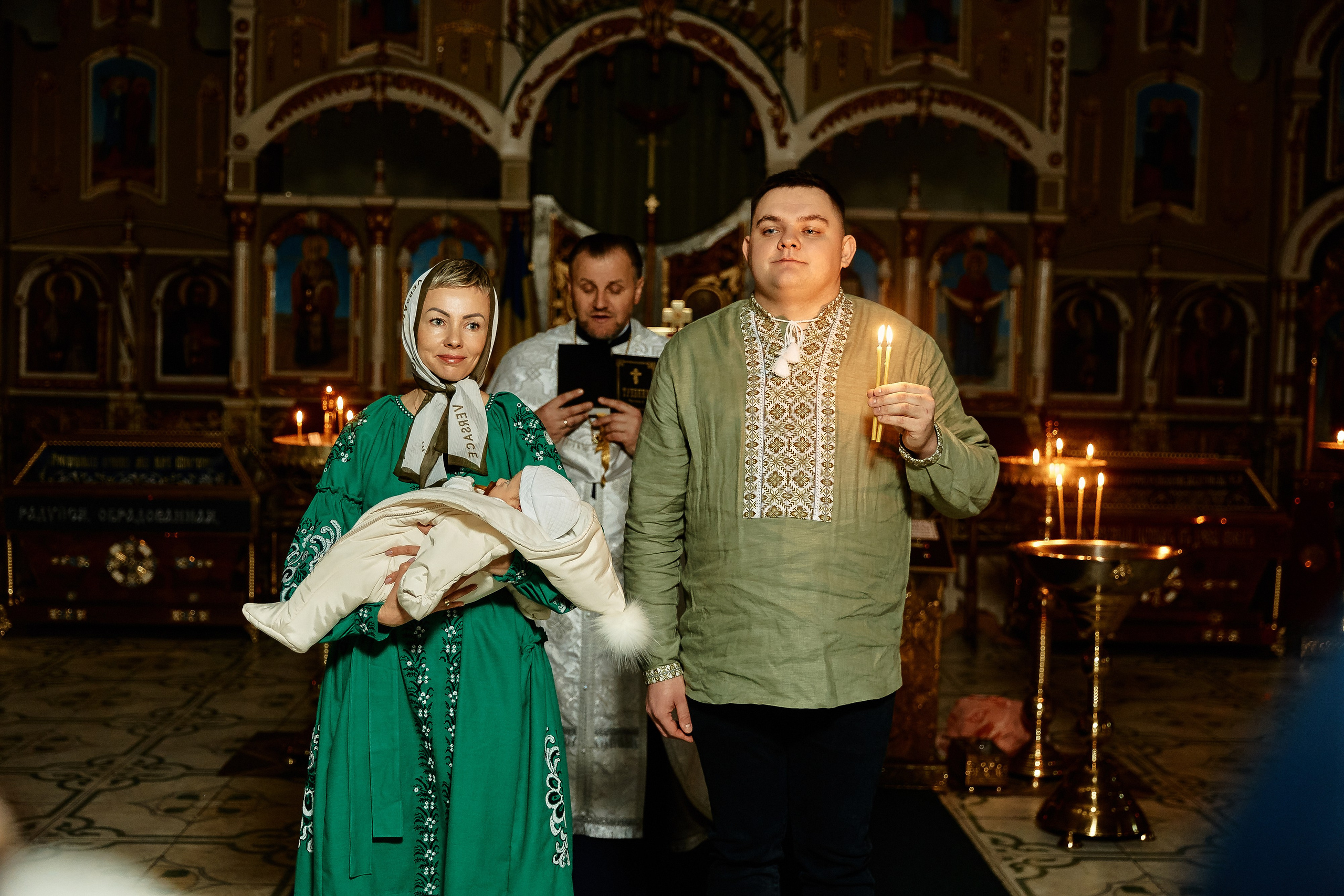 Зйомка хрестин у Дніпрі. Найкращі моменти цього таїнства