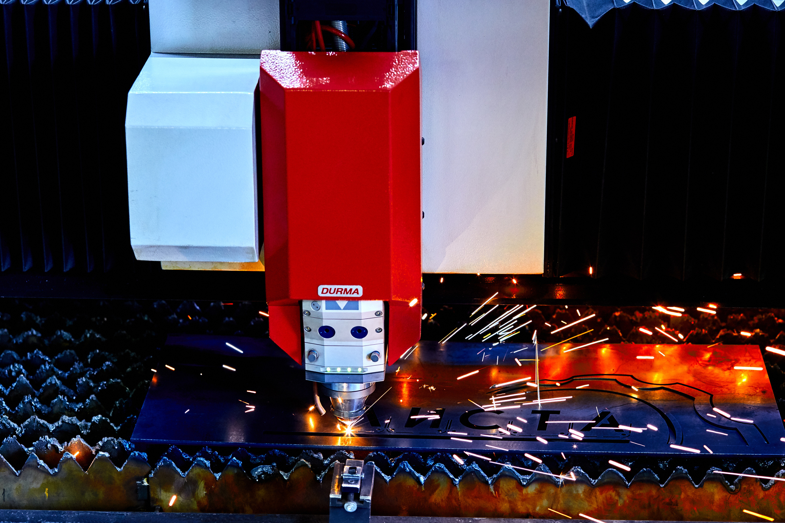 Рекламная съемка оборудования для компании "Алиста" Фото станков